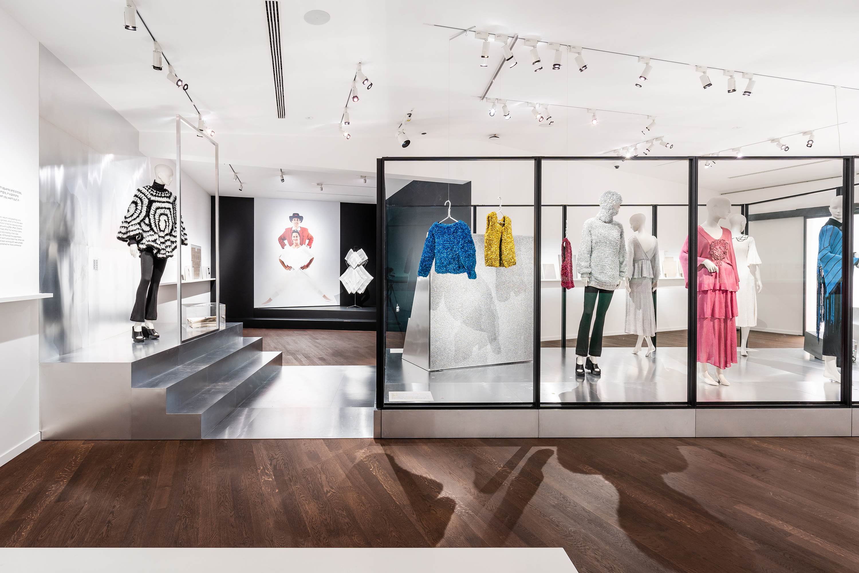 LUCID B bis vitrines MOMU 03