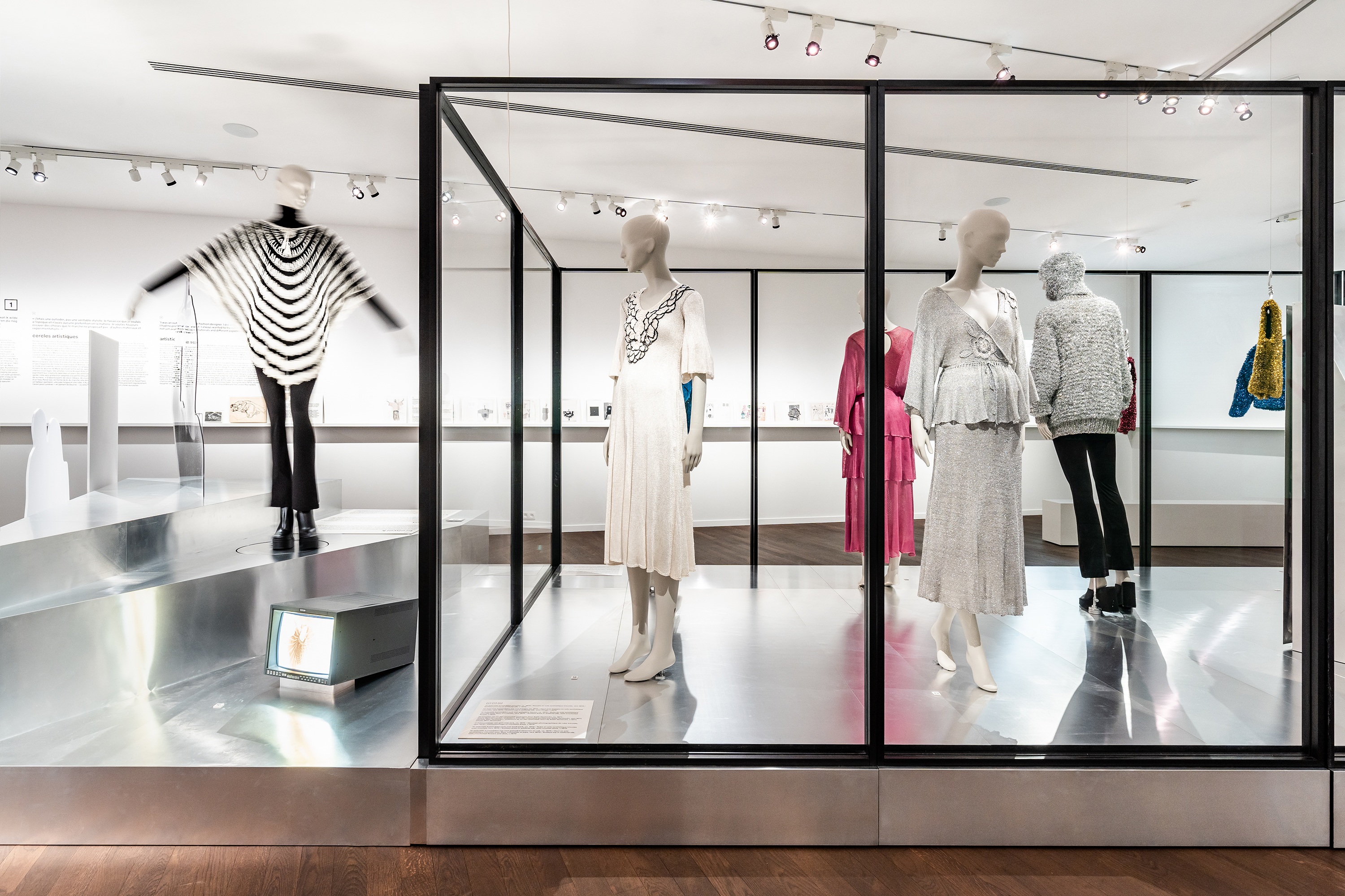 LUCID B bis vitrines MOMU 06