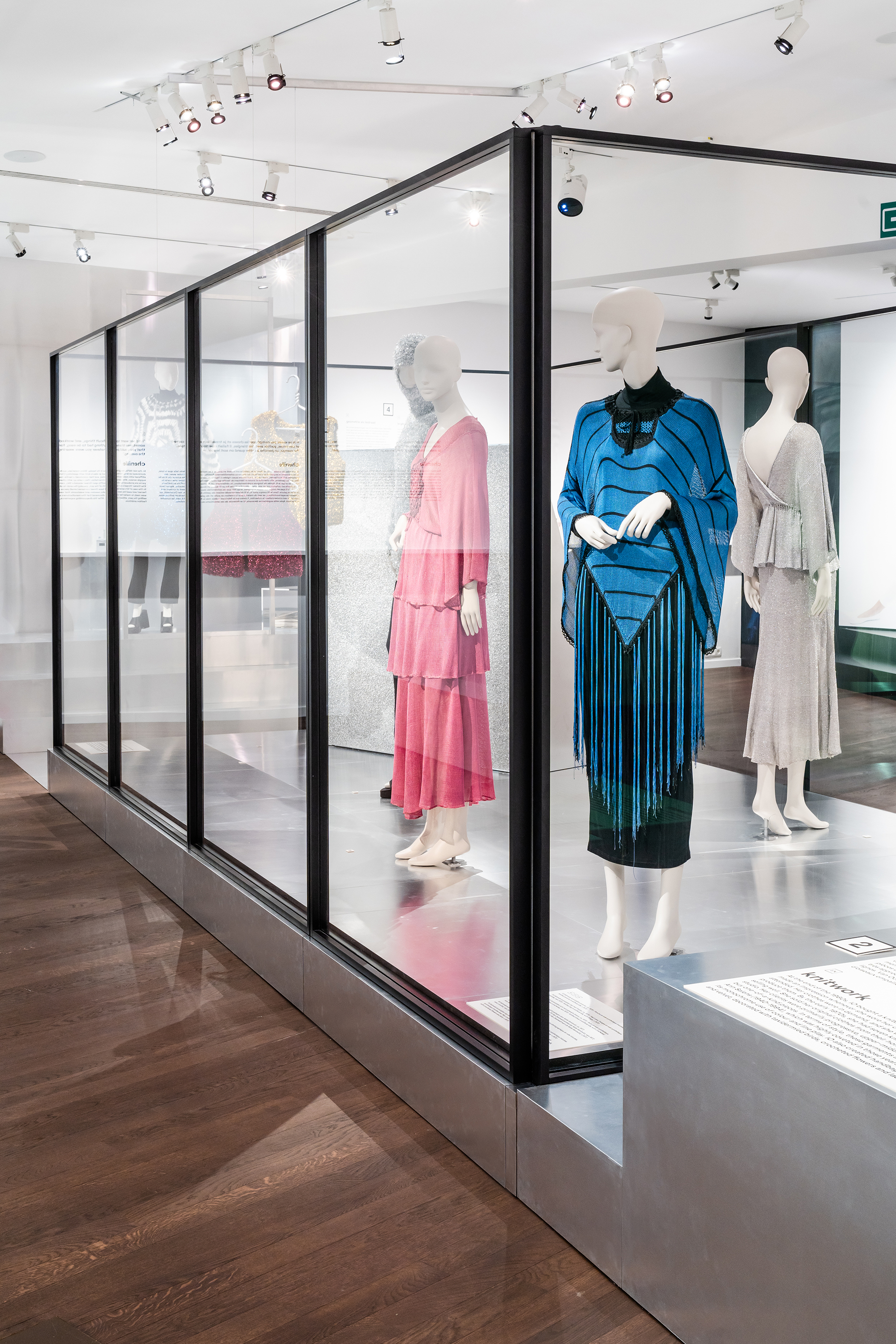 LUCID B bis vitrines MOMU 11