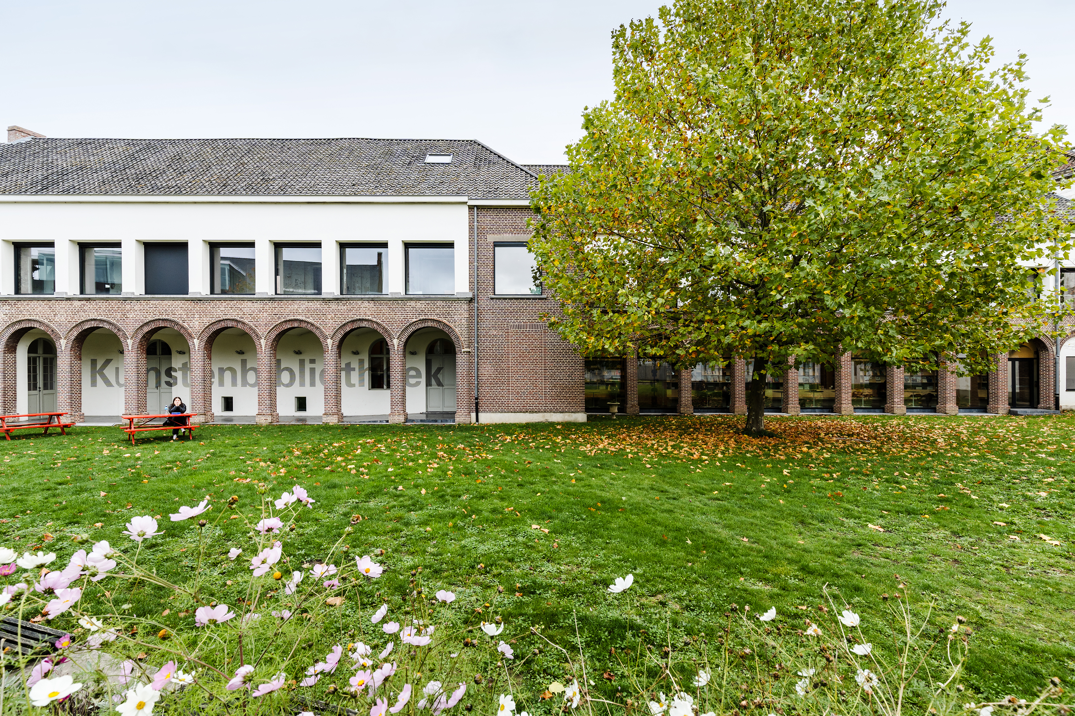 LUCID JUXTA kunstenbibliotheek 01