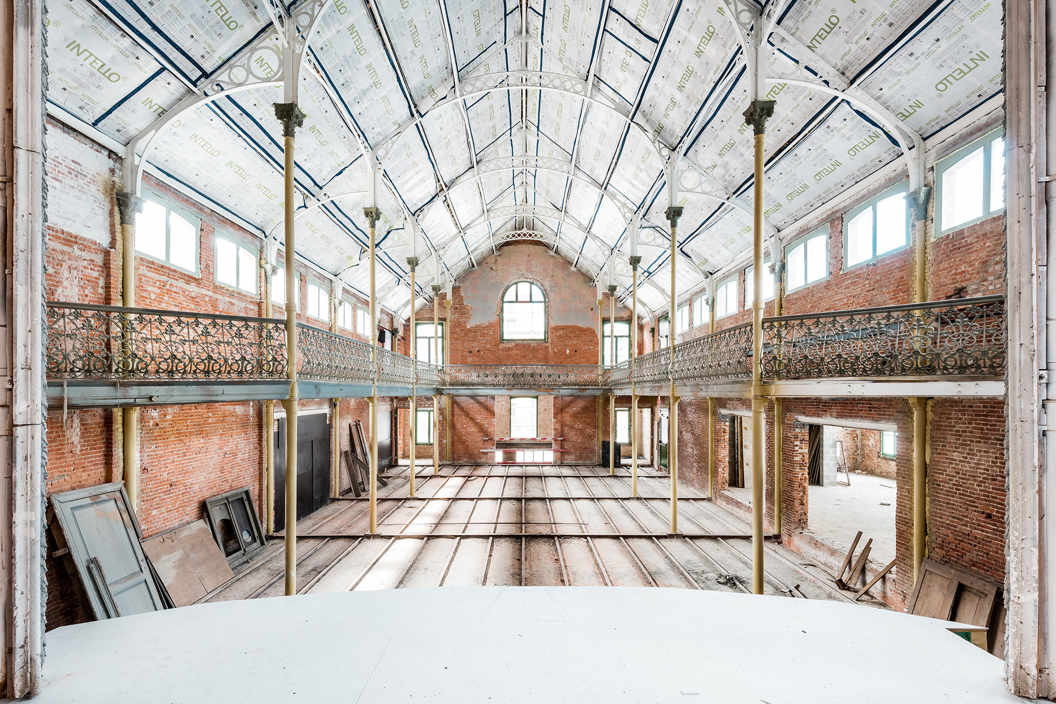 Lucid Turnova B 03 LOW