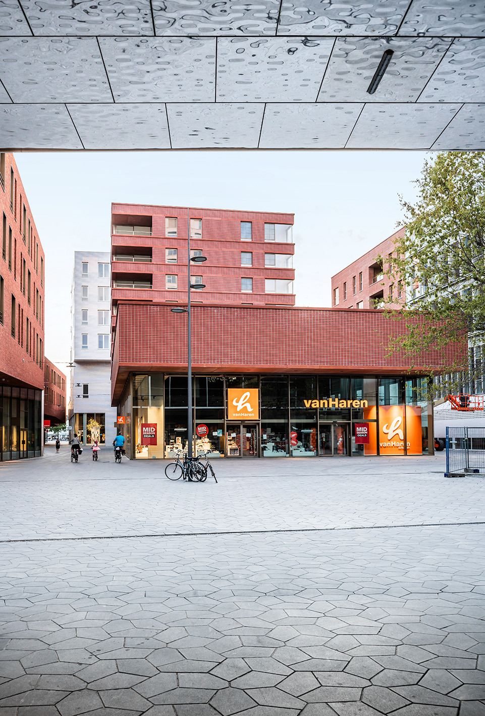 Lucid Turnova B 44 LOW