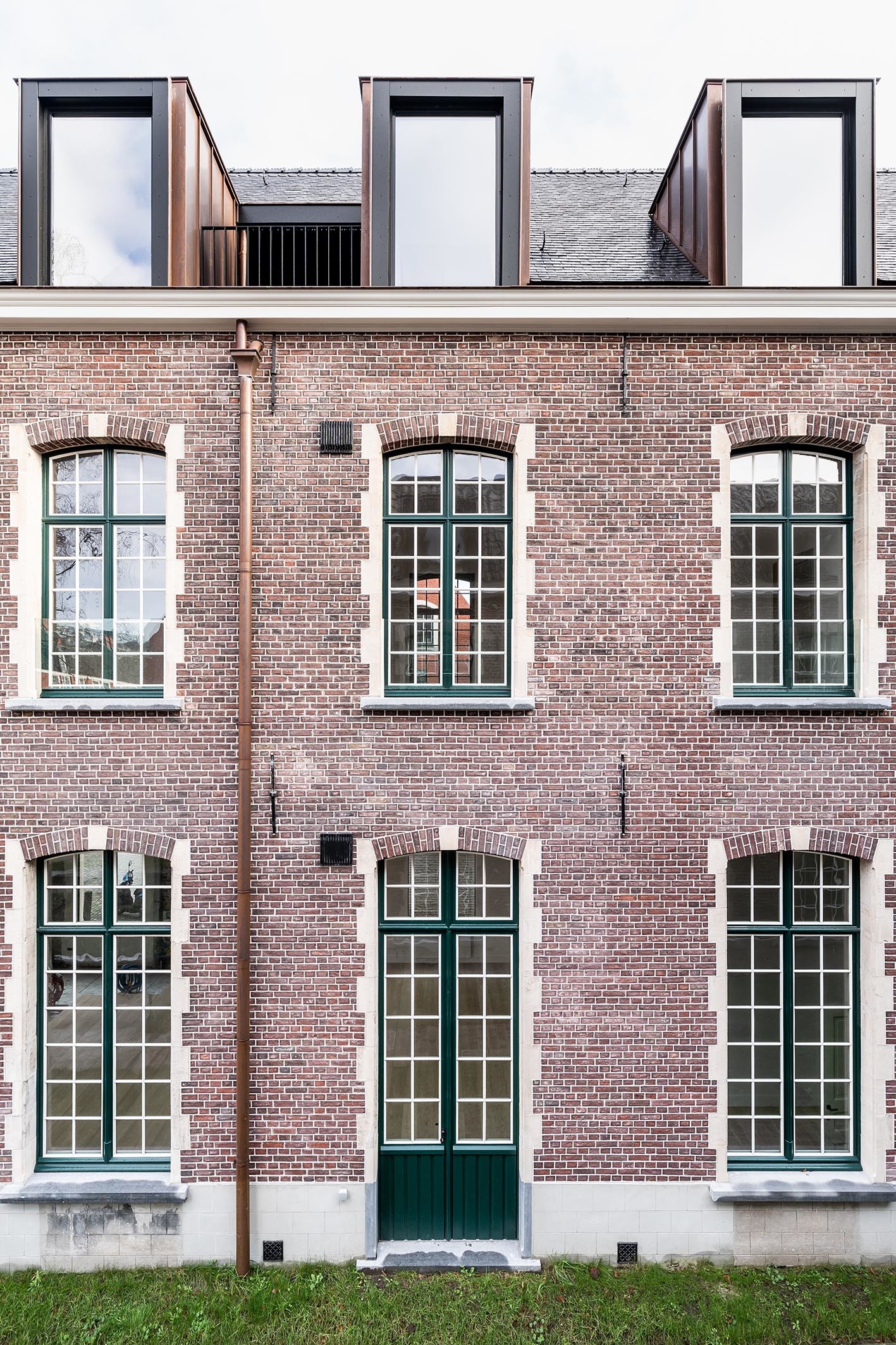 LOW LUCID B Juxta Convent Gent 034