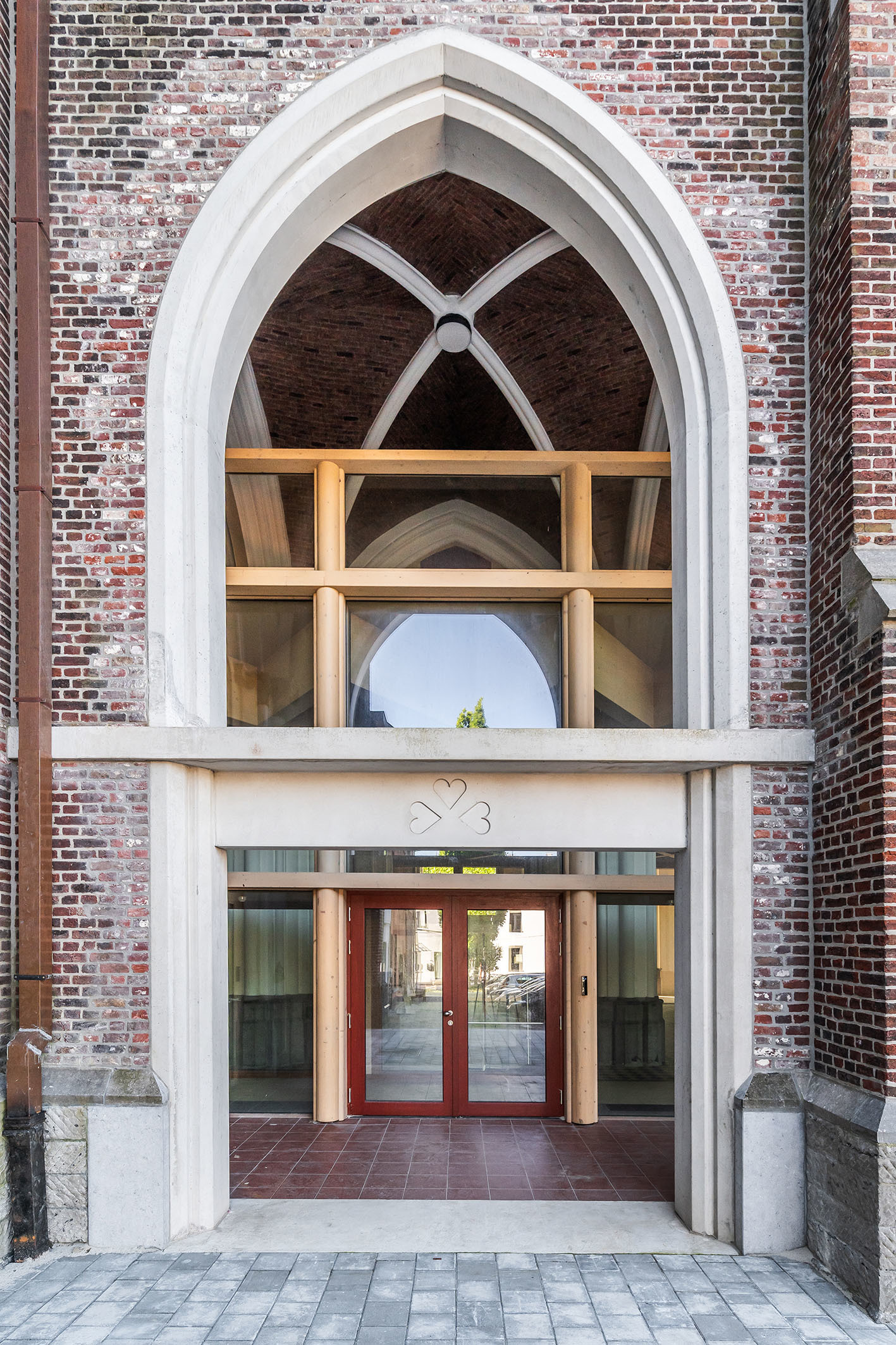 LOW LUCID B Juxta H Hart 007