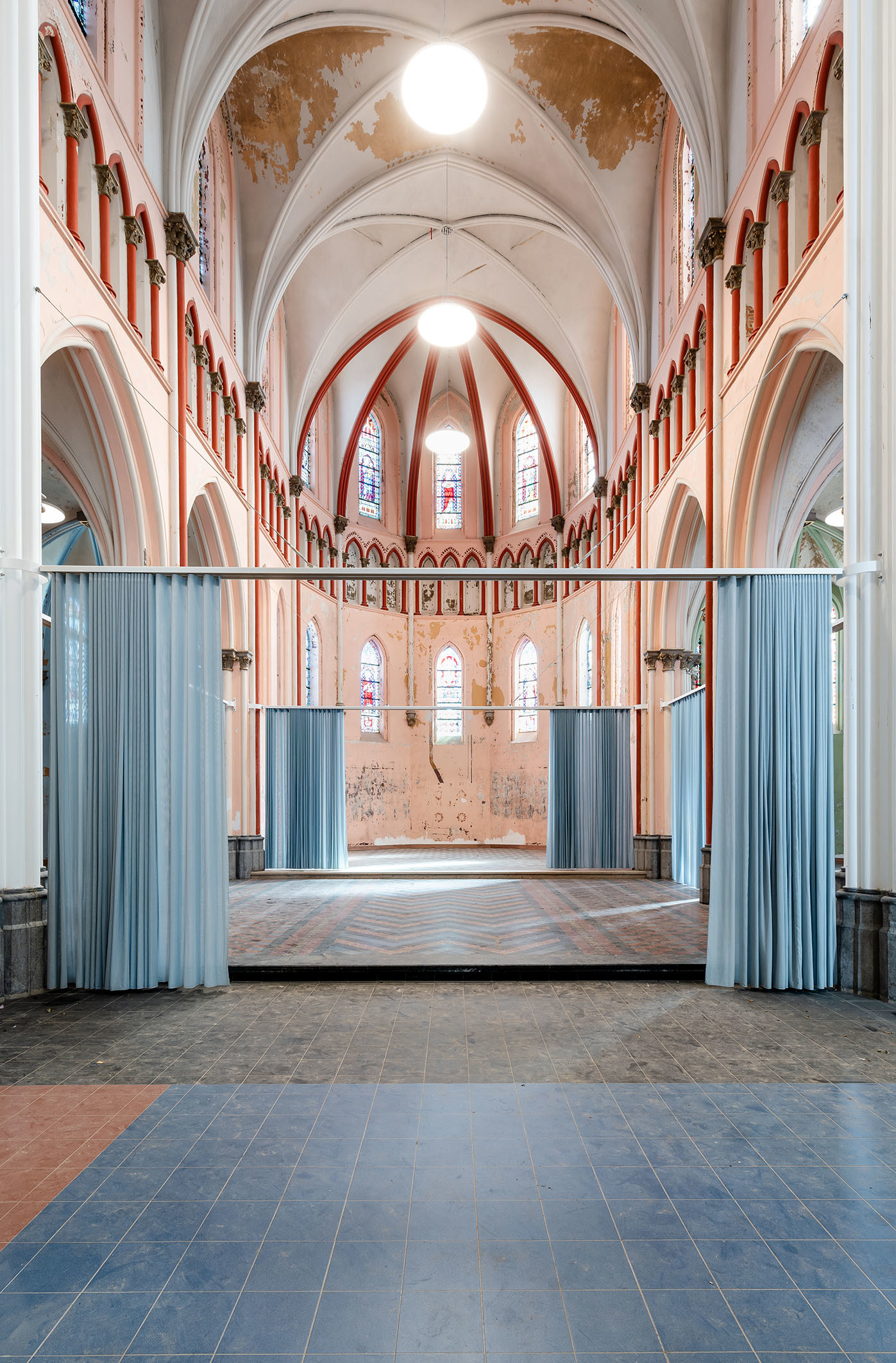 LOW LUCID B Juxta H Hart 010