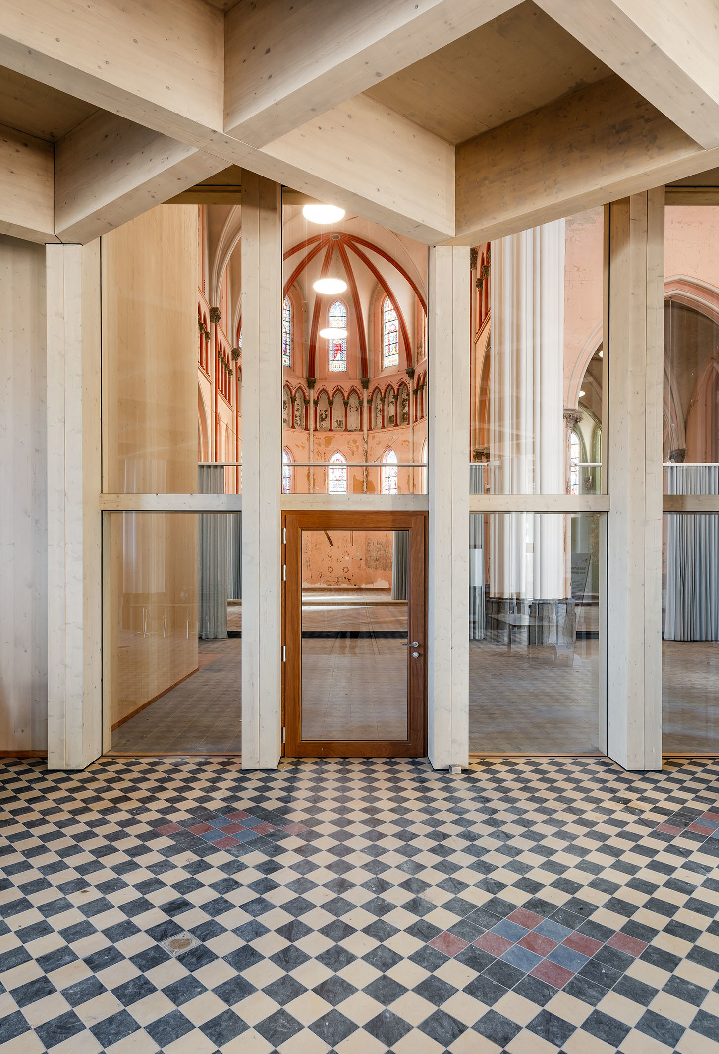 LOW LUCID B Juxta H Hart 014