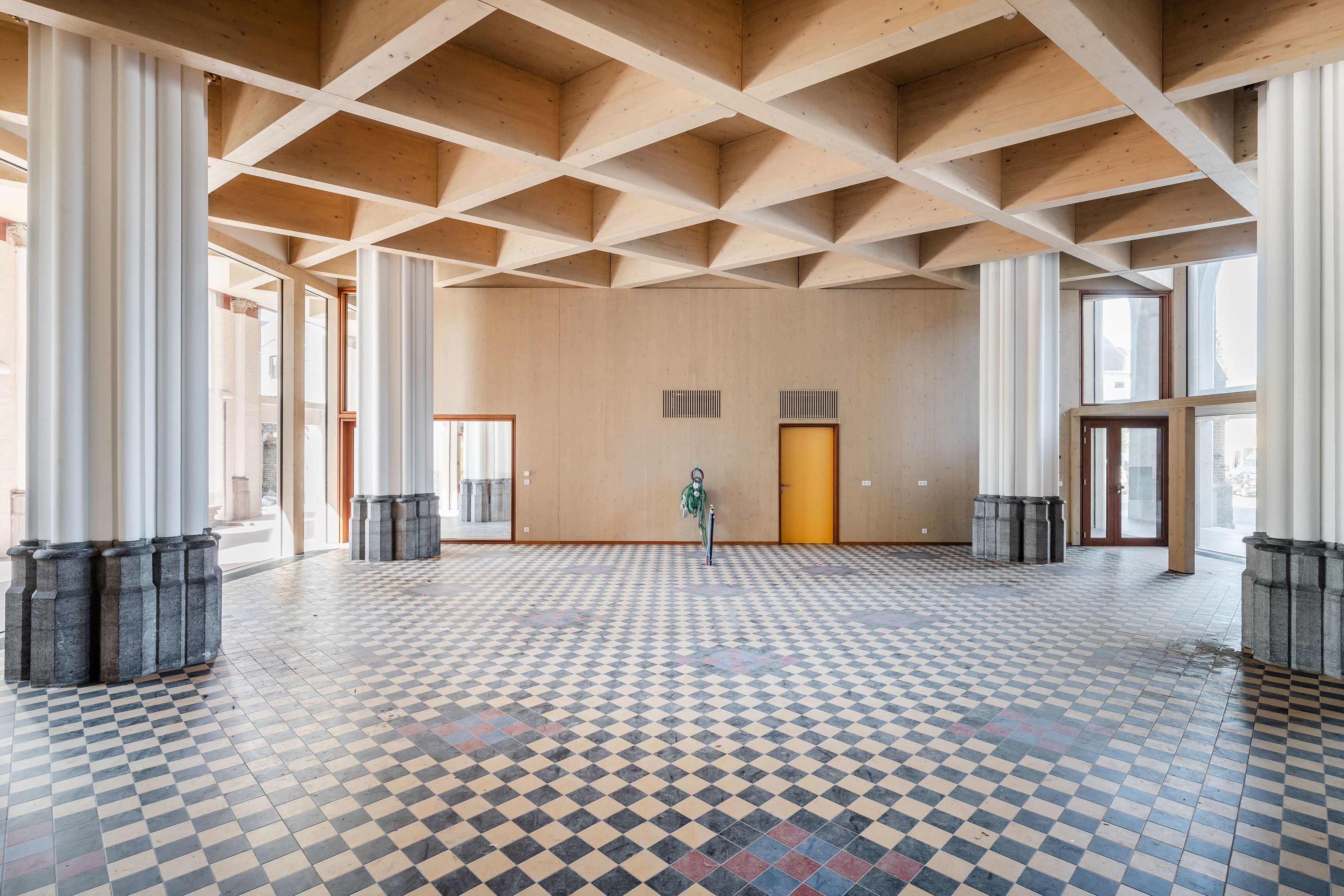 LOW LUCID B Juxta H Hart 015