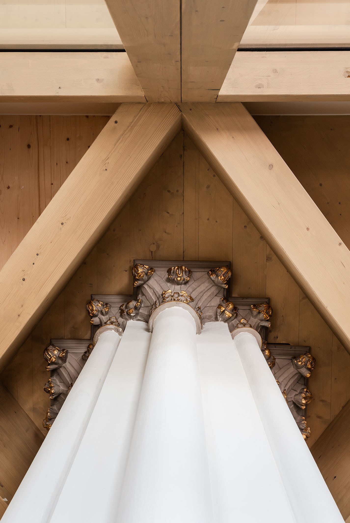 LOW LUCID B Juxta H Hart 017