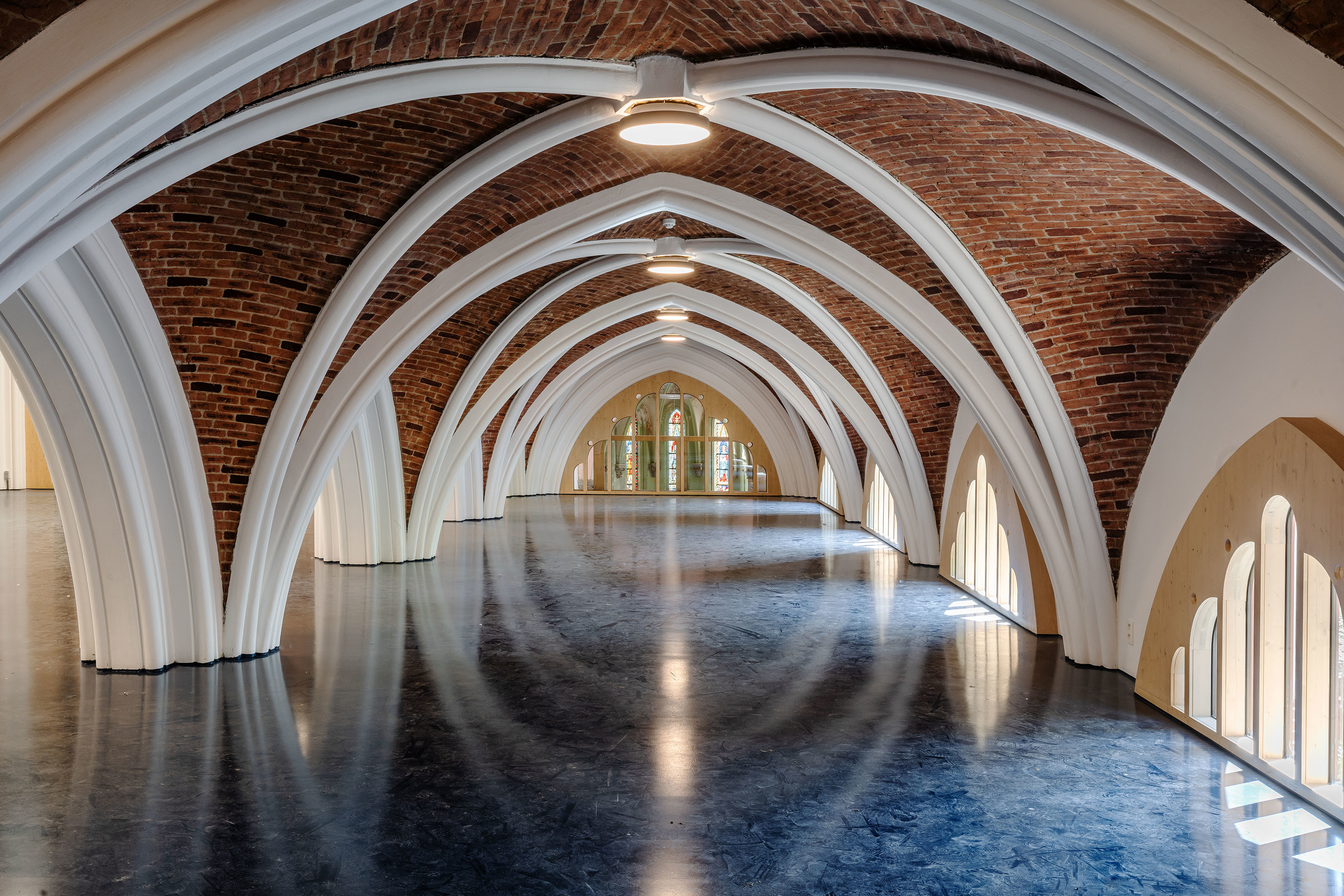 LOW LUCID B Juxta H Hart 020