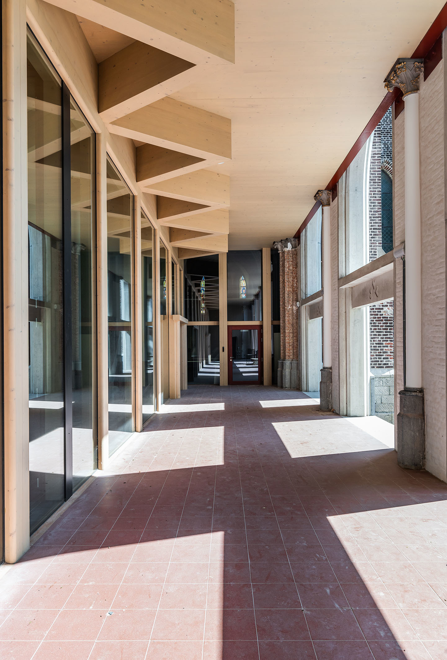 LOW LUCID B Juxta H Hart 032