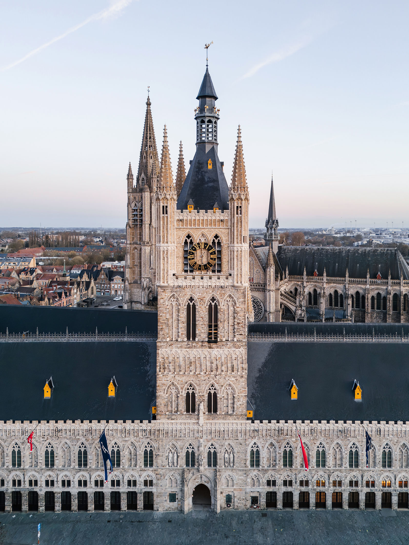 LOW LUCID B Juxta Ieper 003