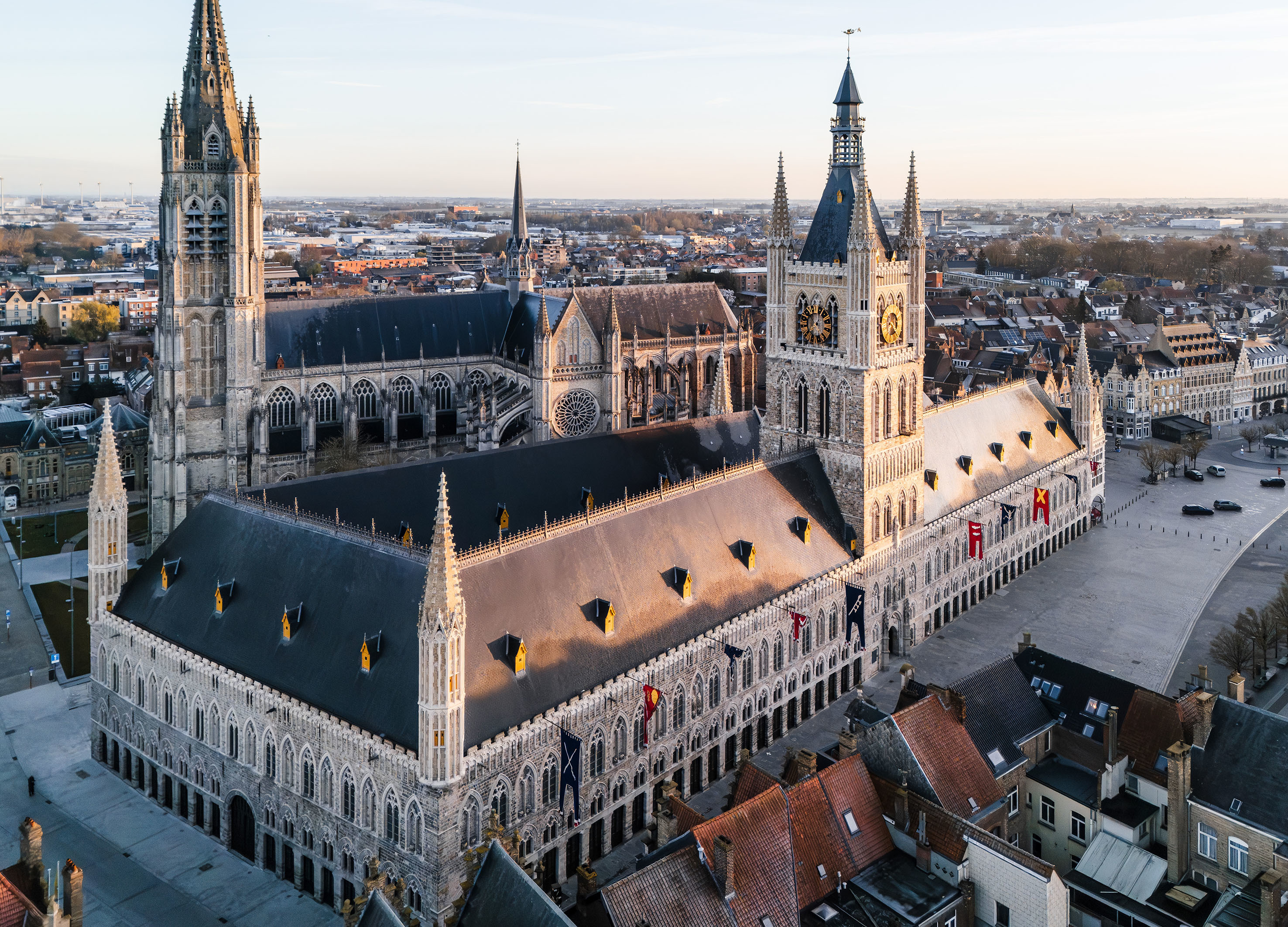 LOW LUCID B Juxta Ieper 010