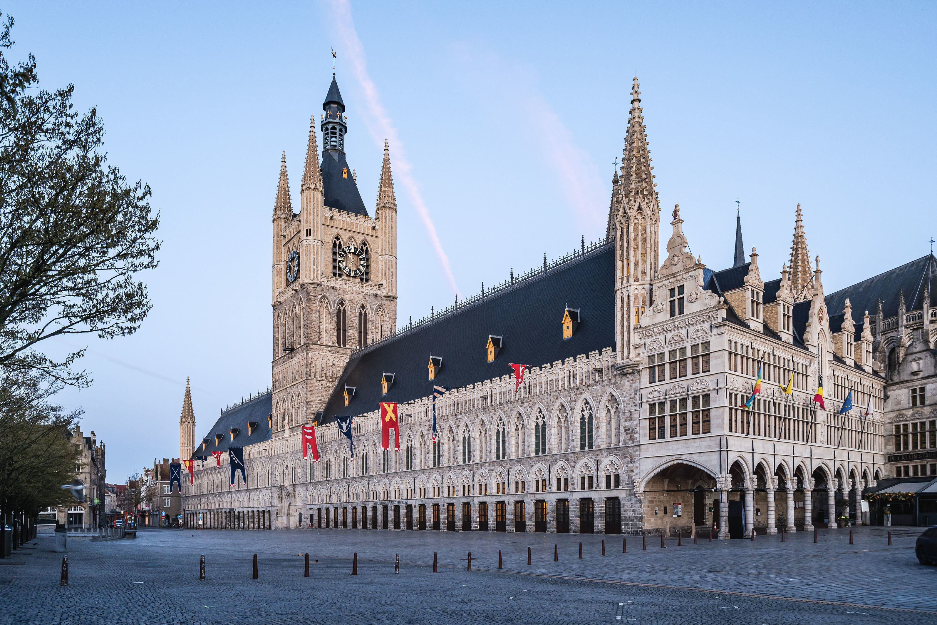 LOW LUCID B Juxta Ieper 011