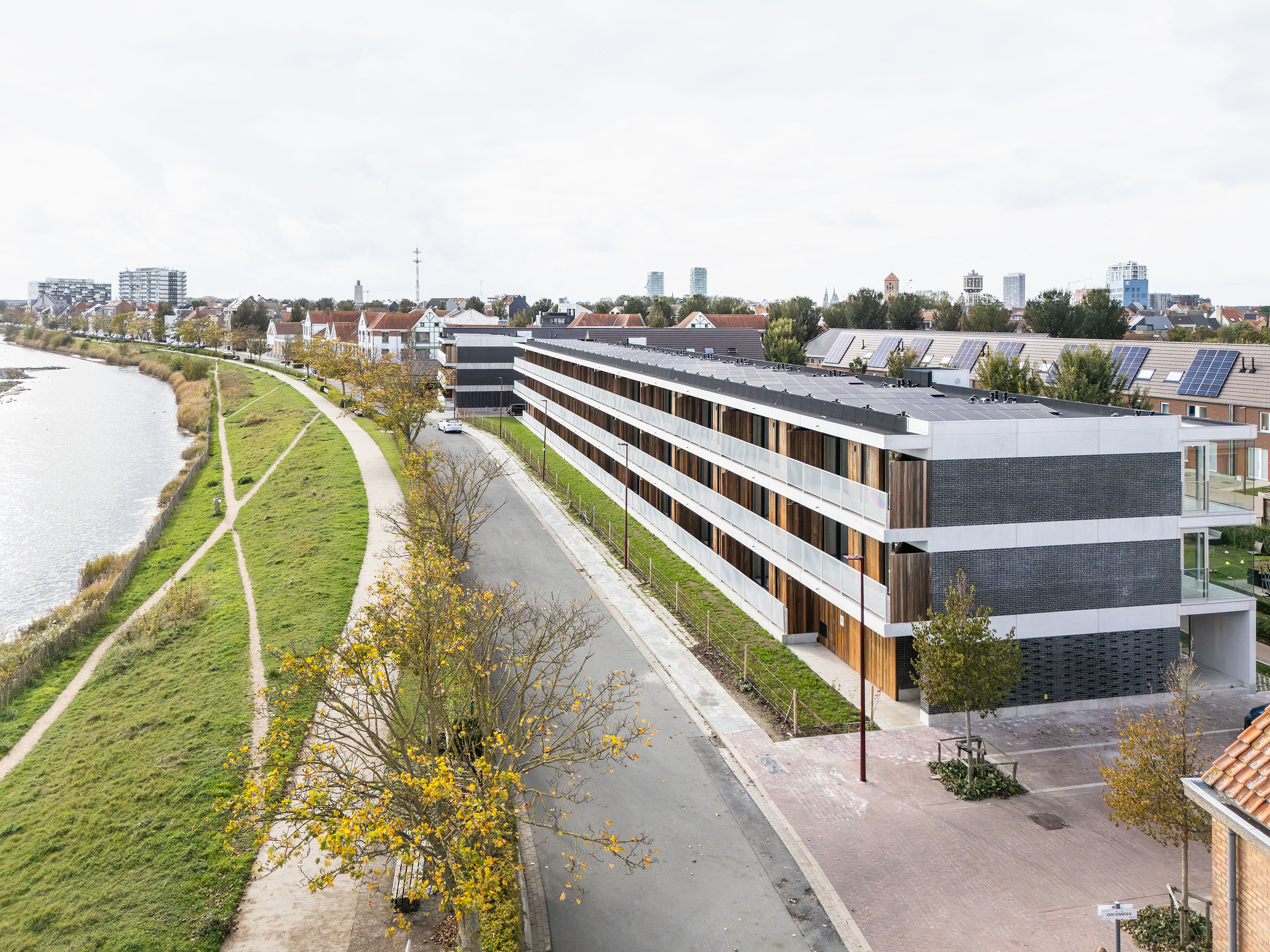 LOW LUCID B Juxta Met Zicht 001