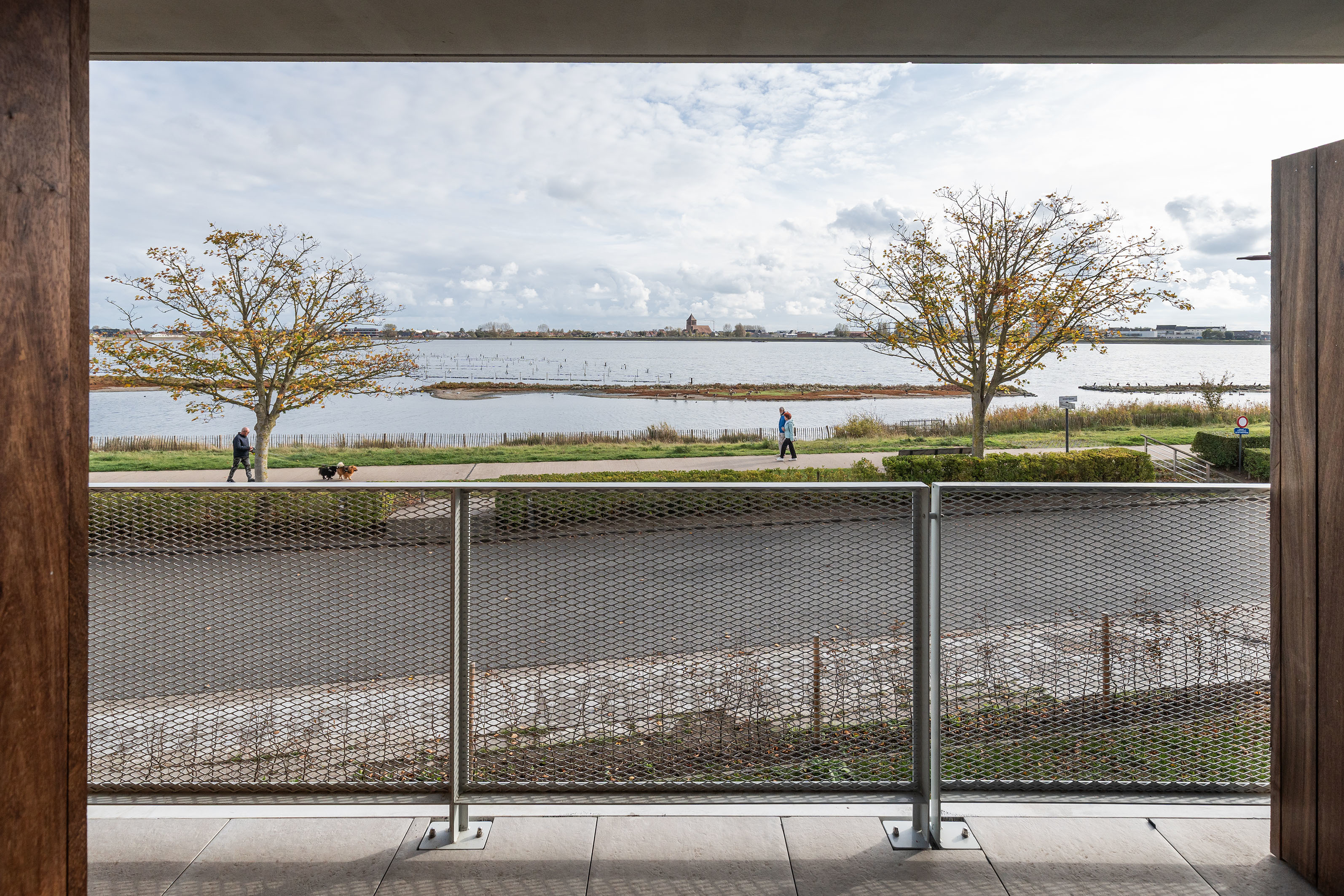 LOW LUCID B Juxta Met Zicht 009