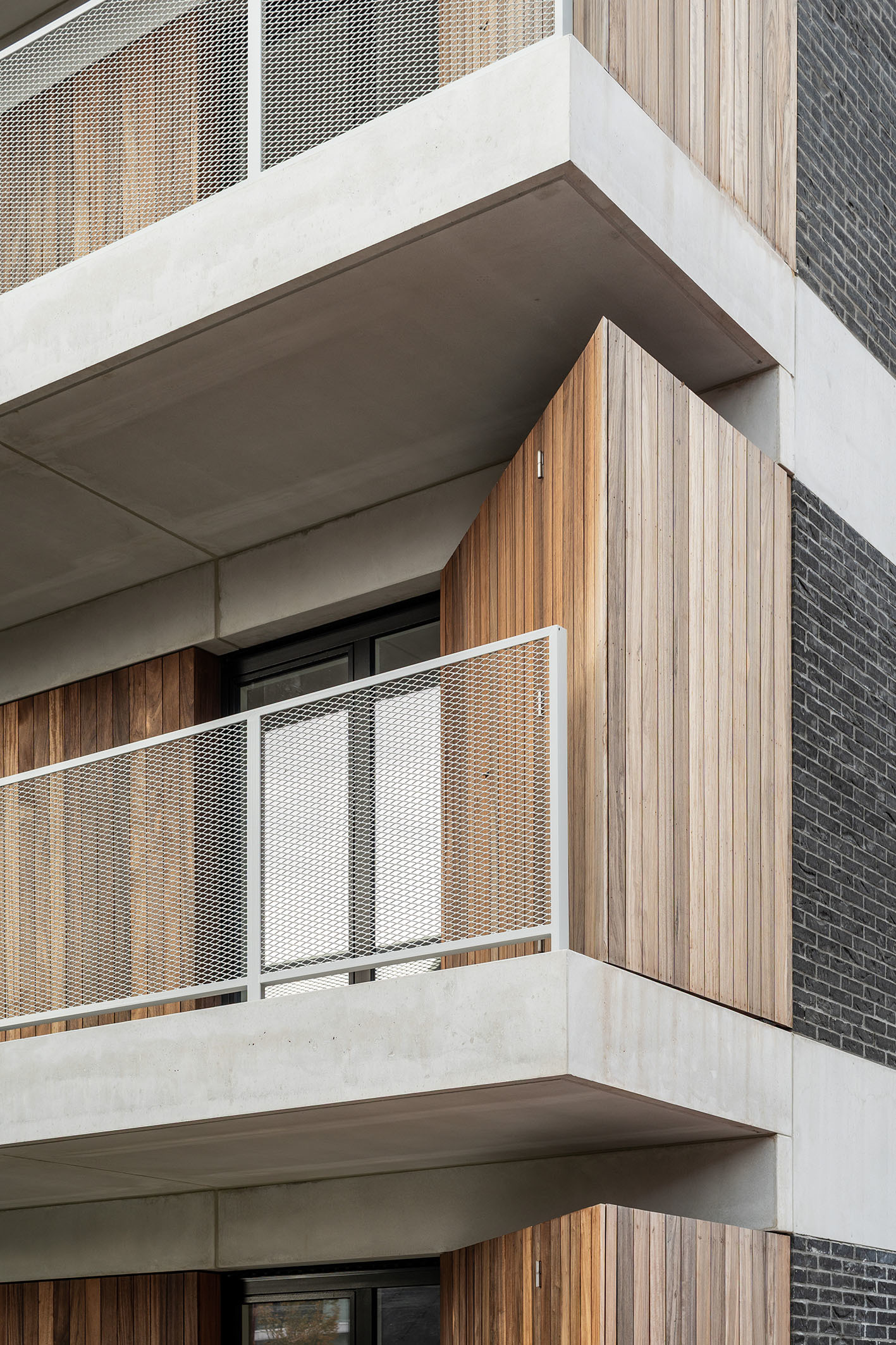 LOW LUCID B Juxta Met Zicht 014