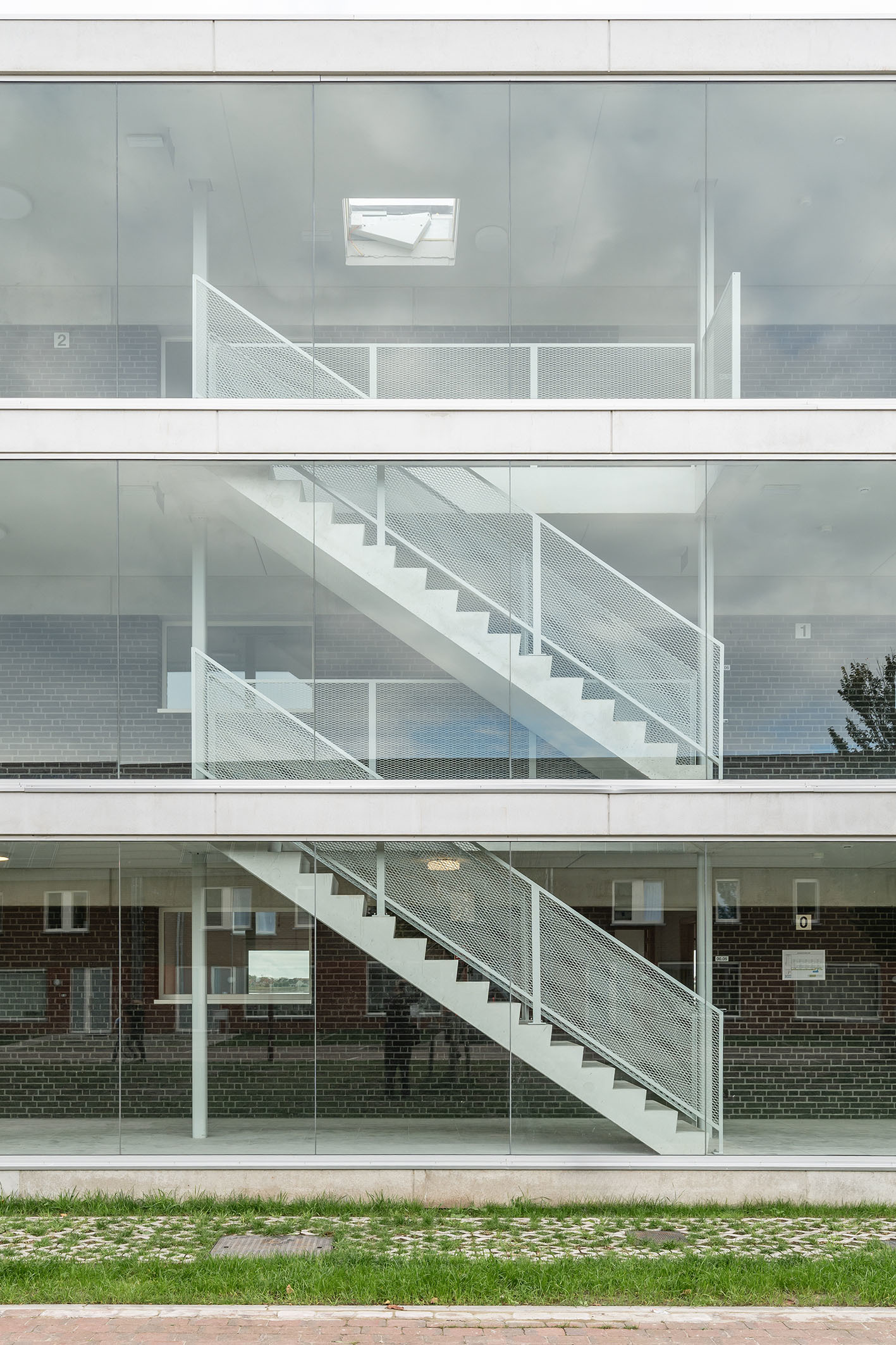 LOW LUCID B Juxta Met Zicht 017