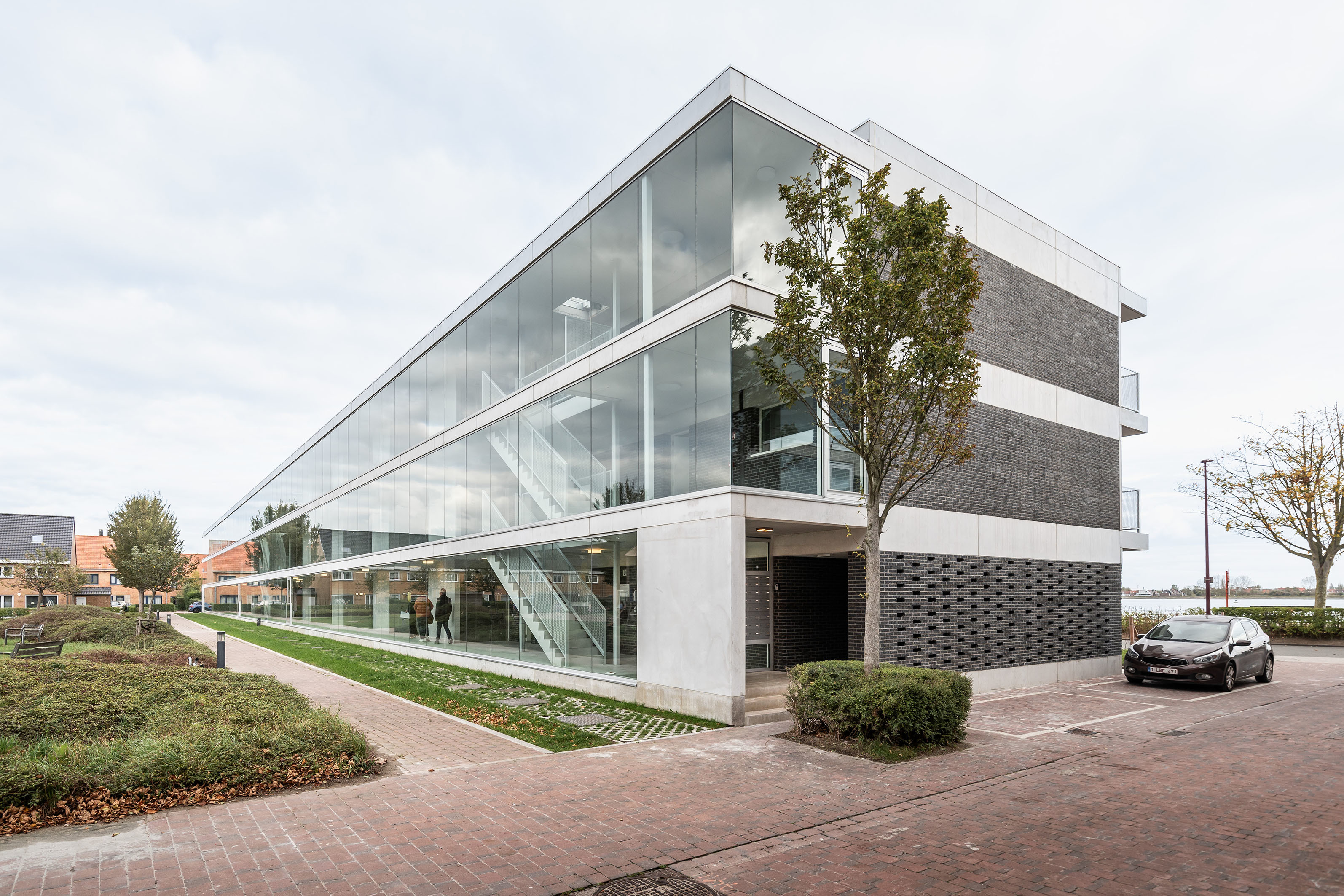 LOW LUCID B Juxta Met Zicht 018