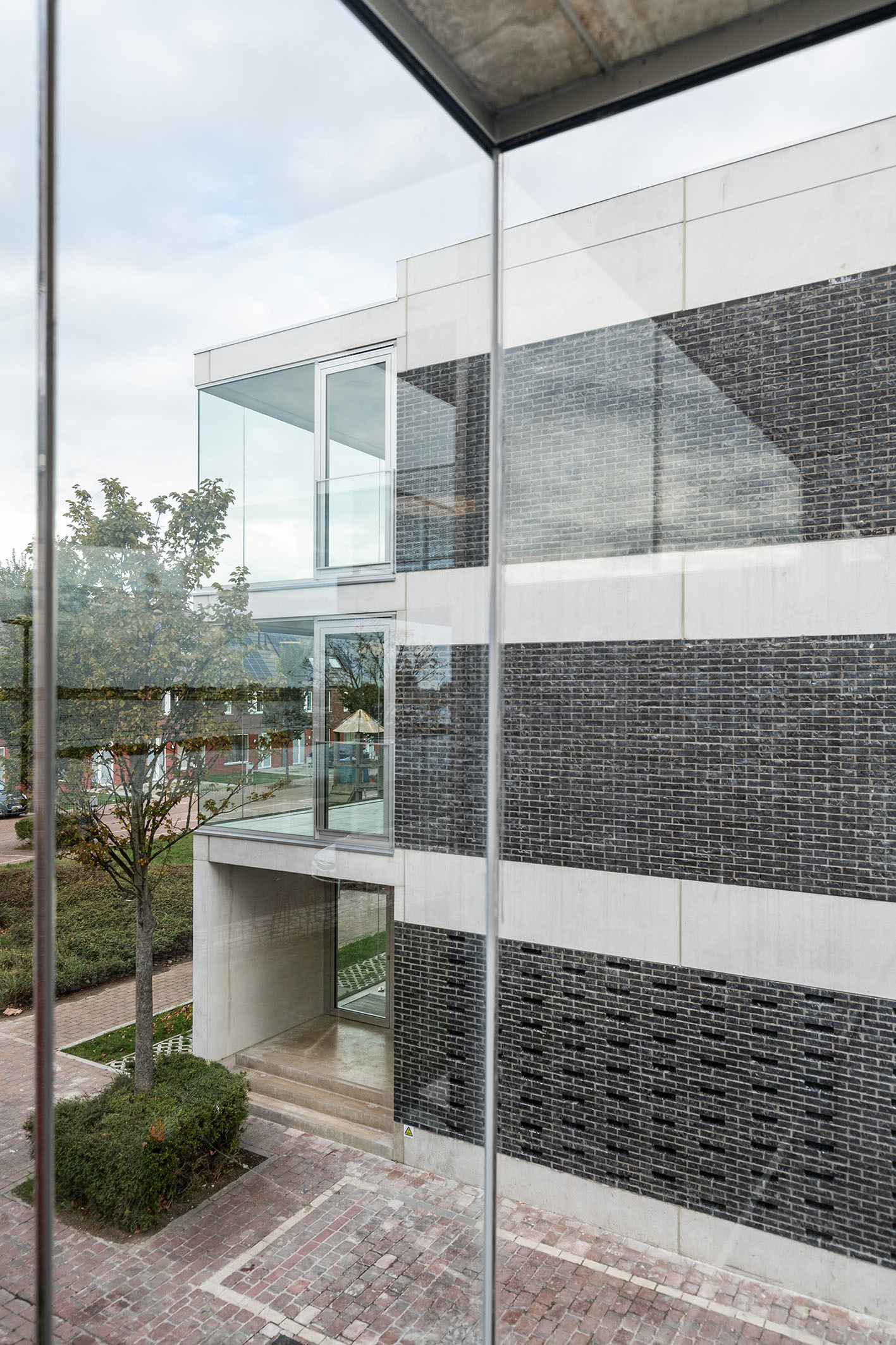 LOW LUCID B Juxta Met Zicht 019