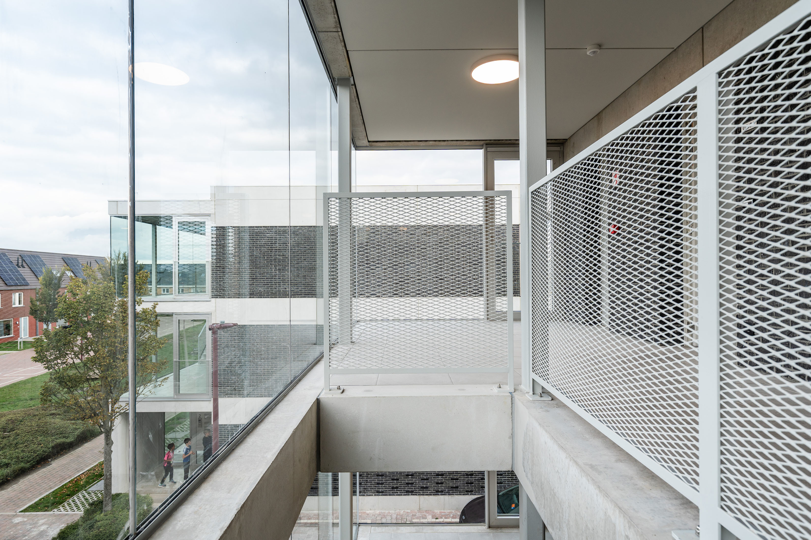 LOW LUCID B Juxta Met Zicht 021