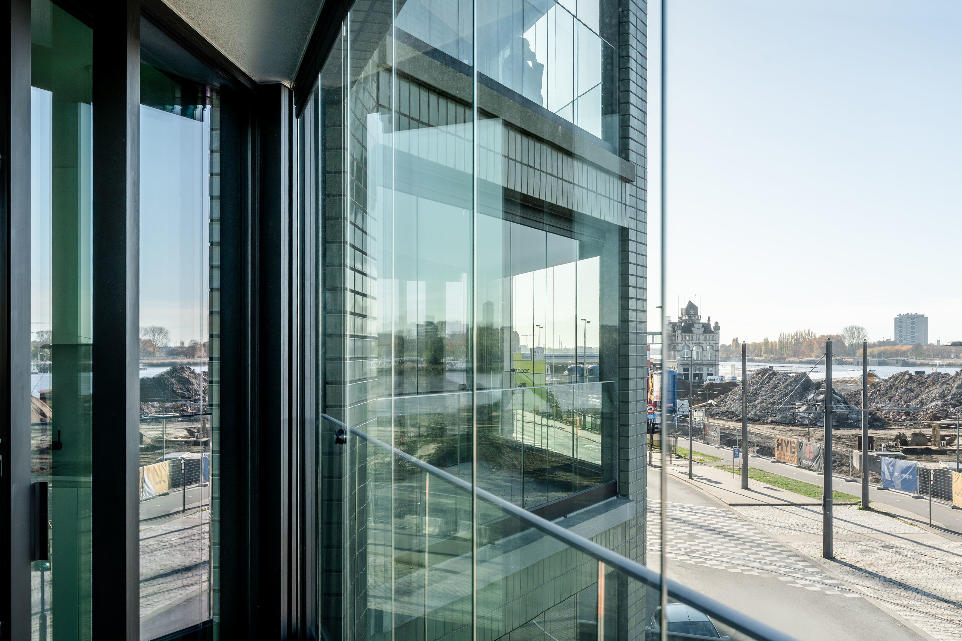 LOW LUCID B architecten Van Meterenkaai 17