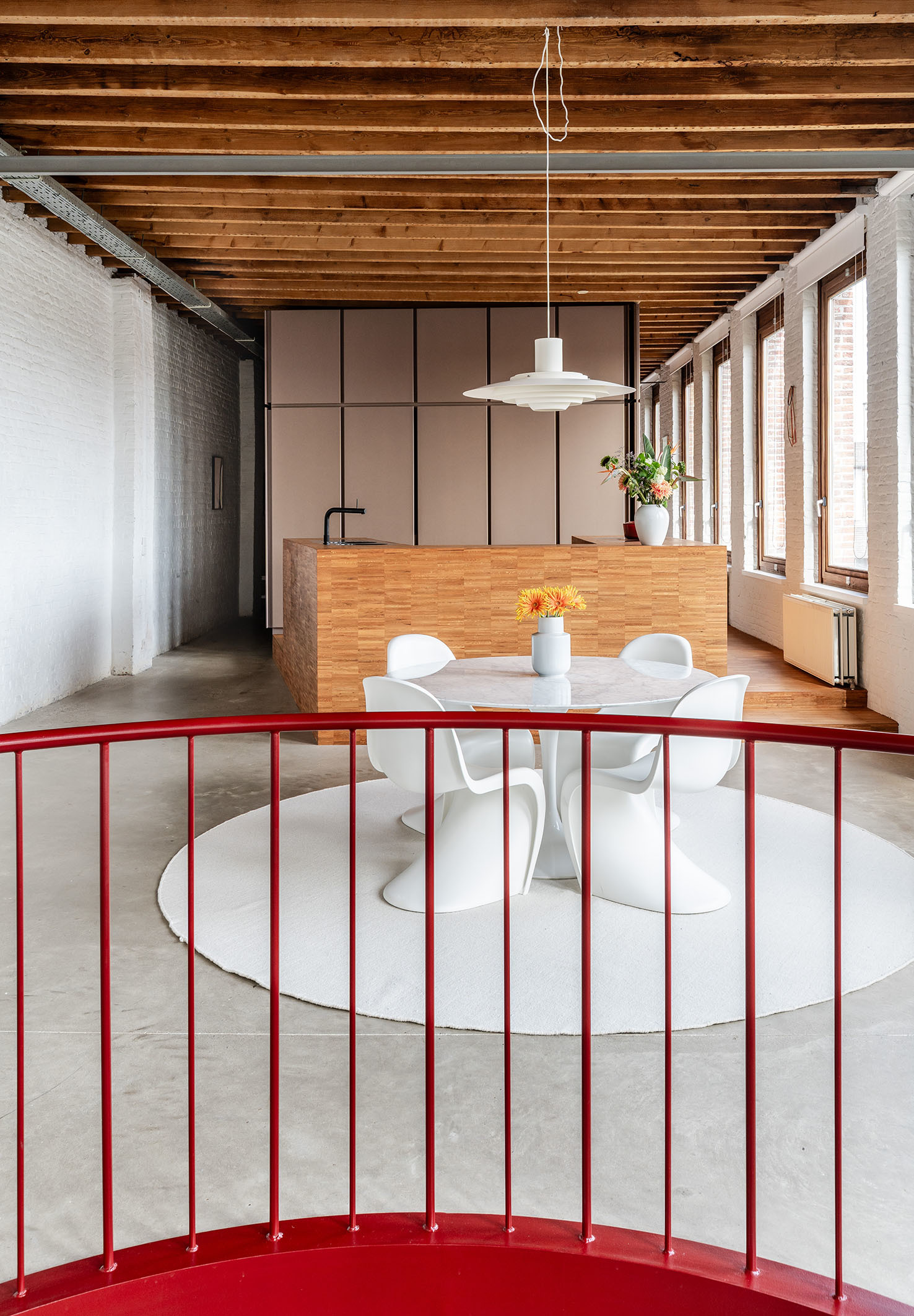 LOW LUCID B bis Anyplace 006