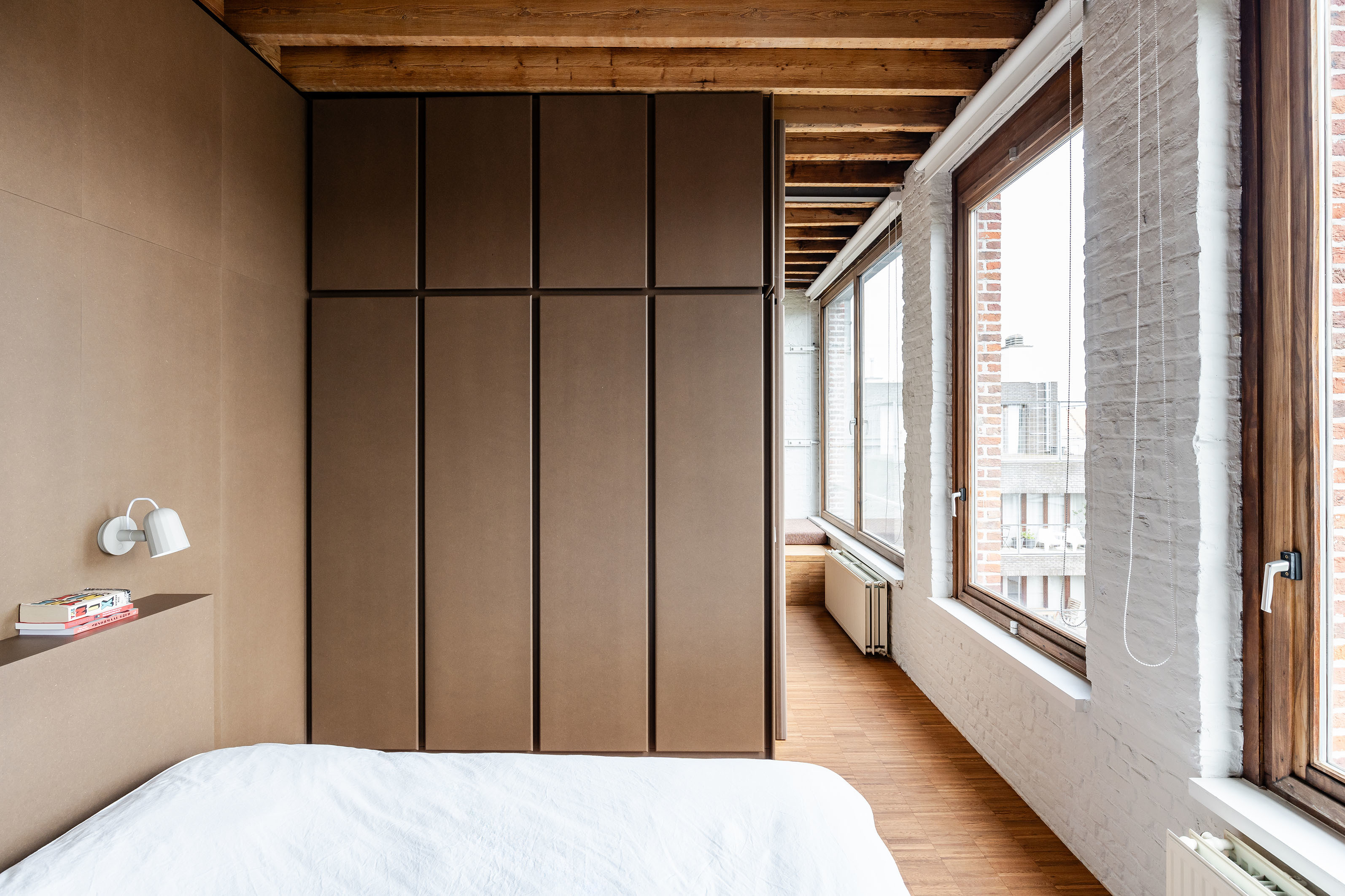 LOW LUCID B bis Anyplace 012