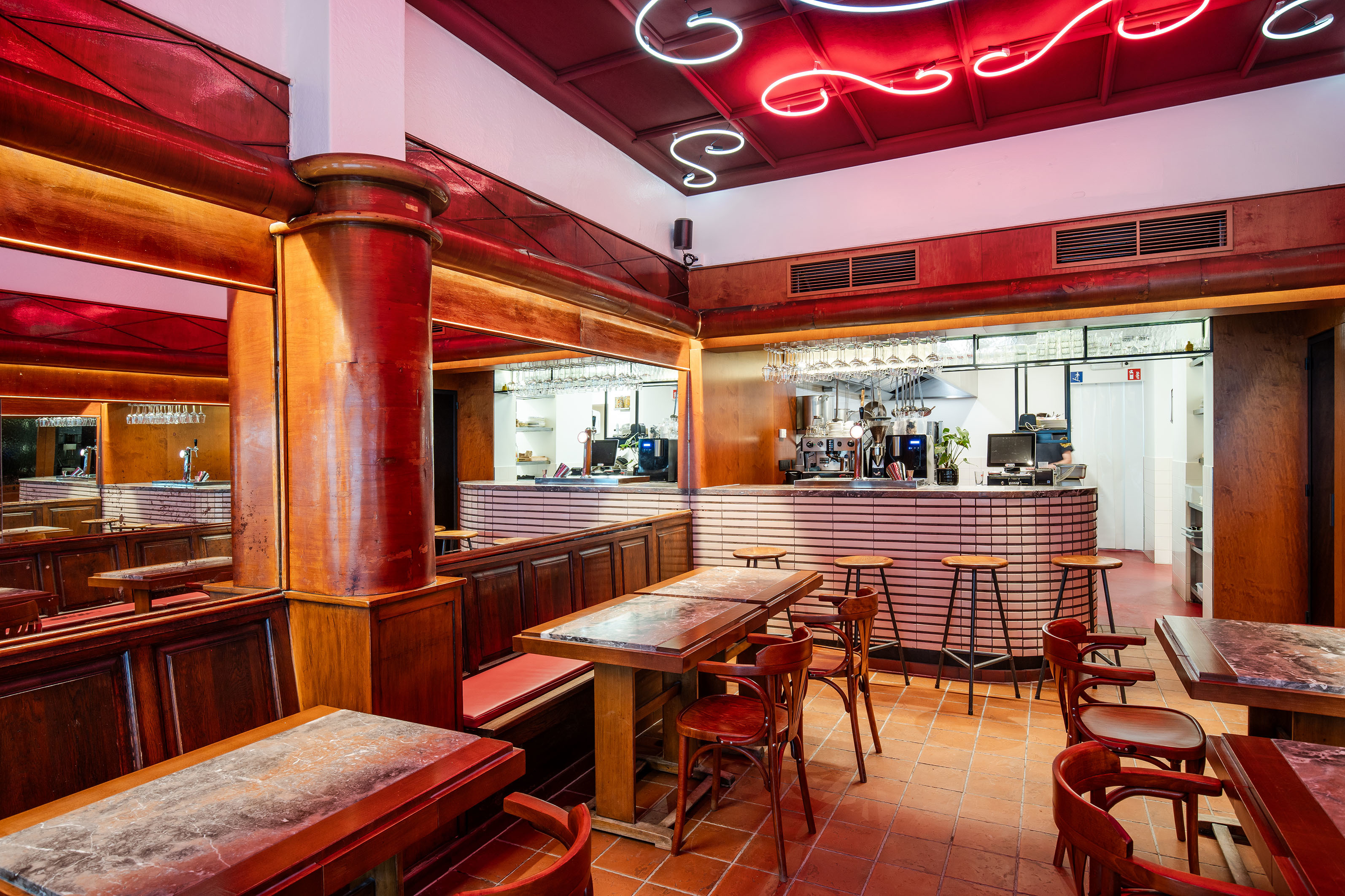 LOW LUCID B bis Cafe Commercial 008