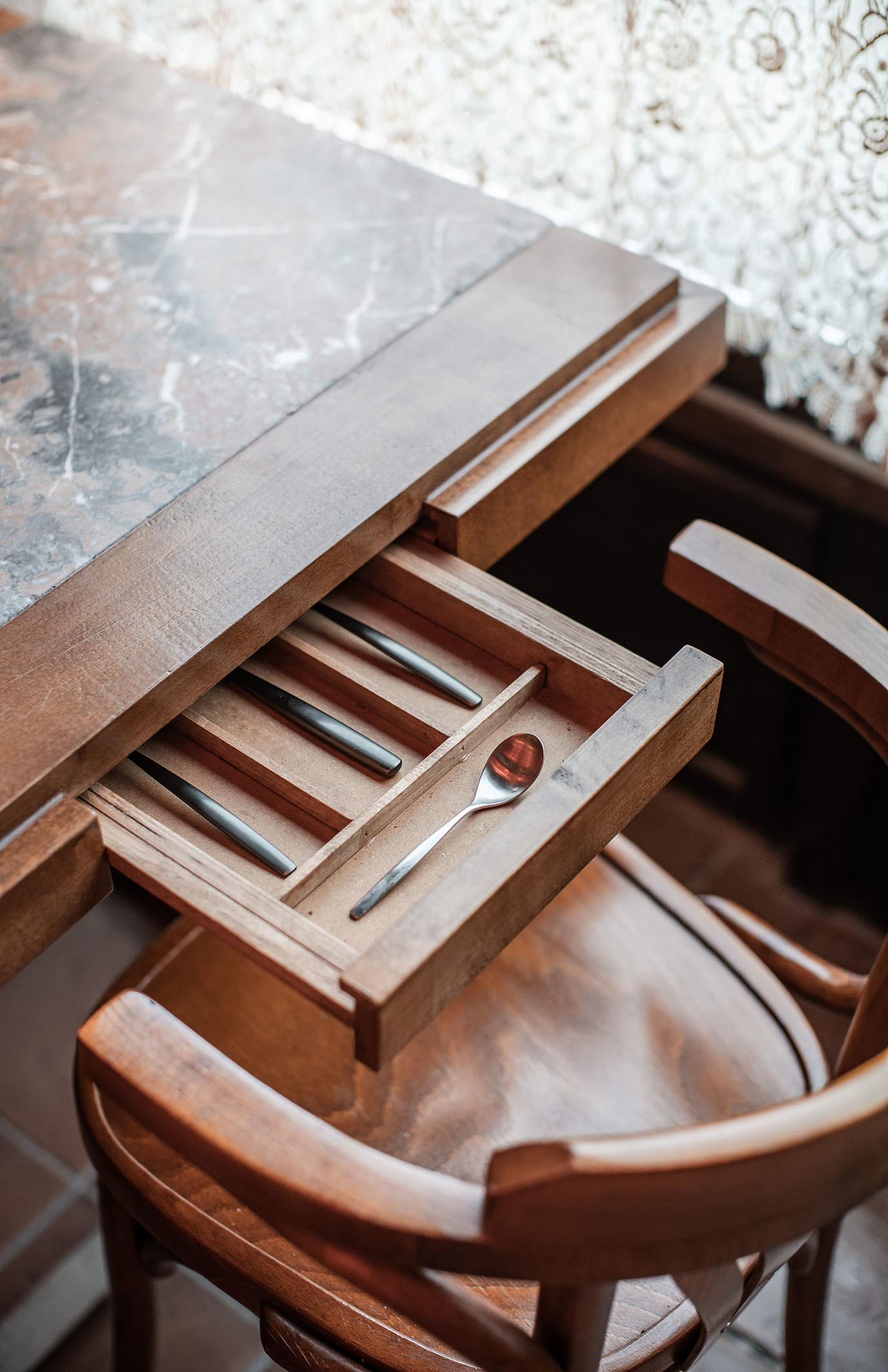 LOW LUCID B bis Cafe Commercial 011