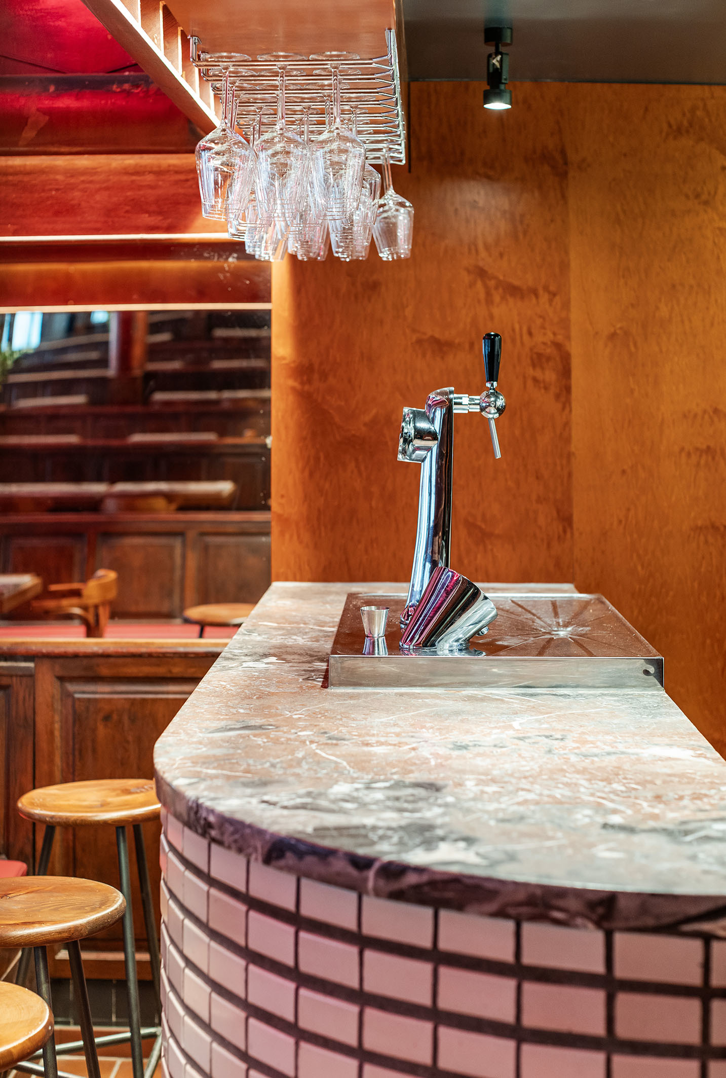 LOW LUCID B bis Cafe Commercial 012