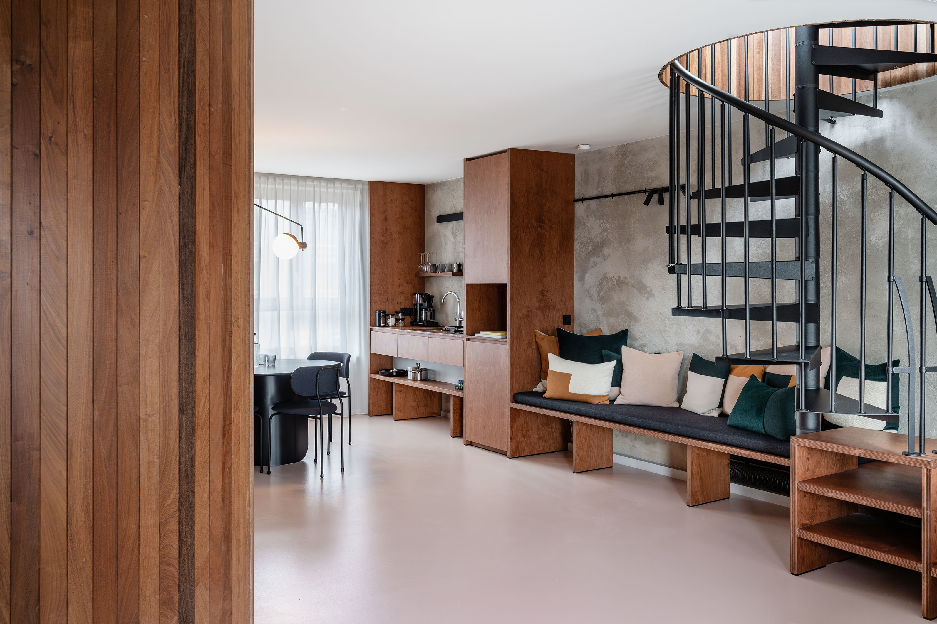 LOW LUCID B bis Cafe Commercial 024