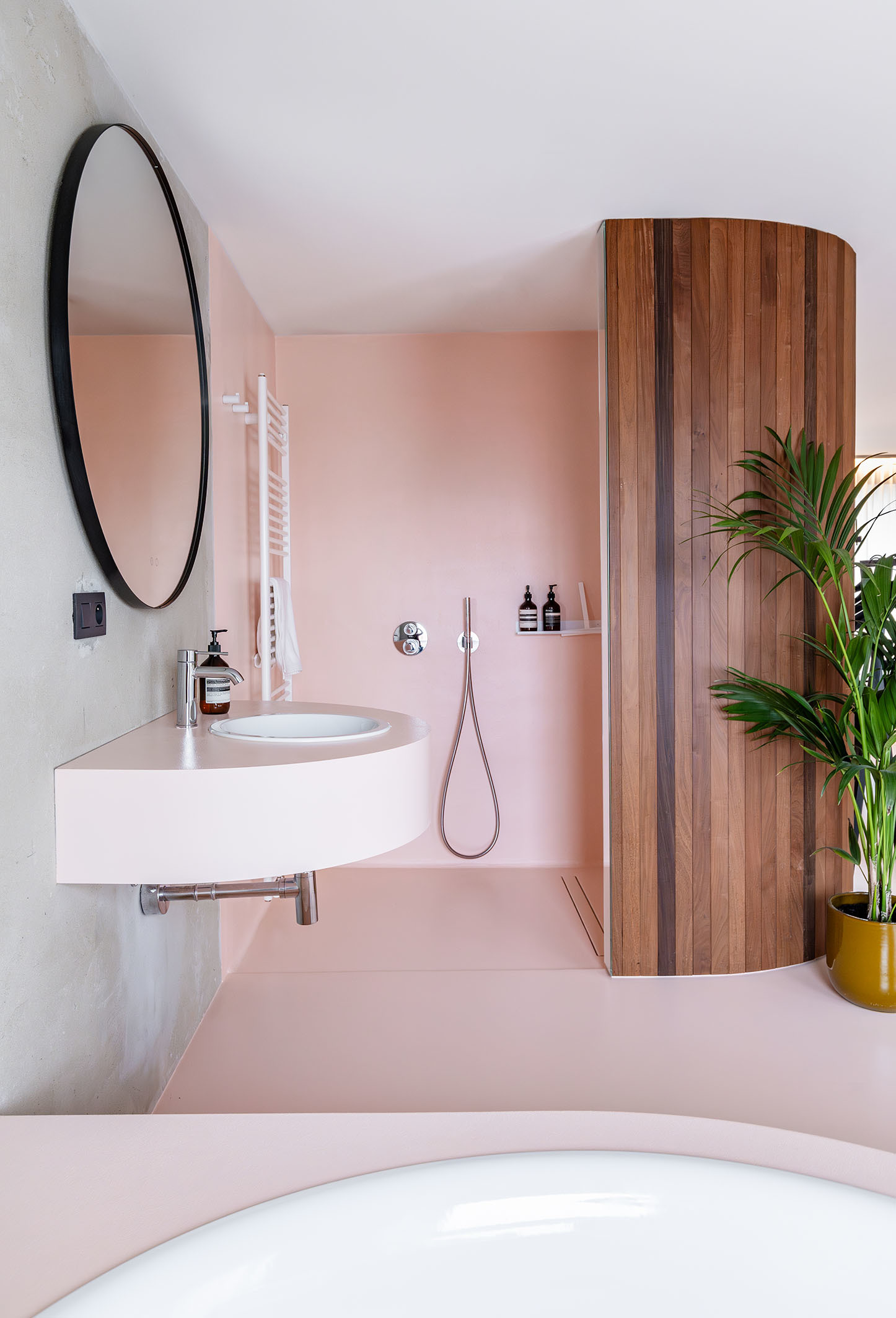 LOW LUCID B bis Cafe Commercial 026