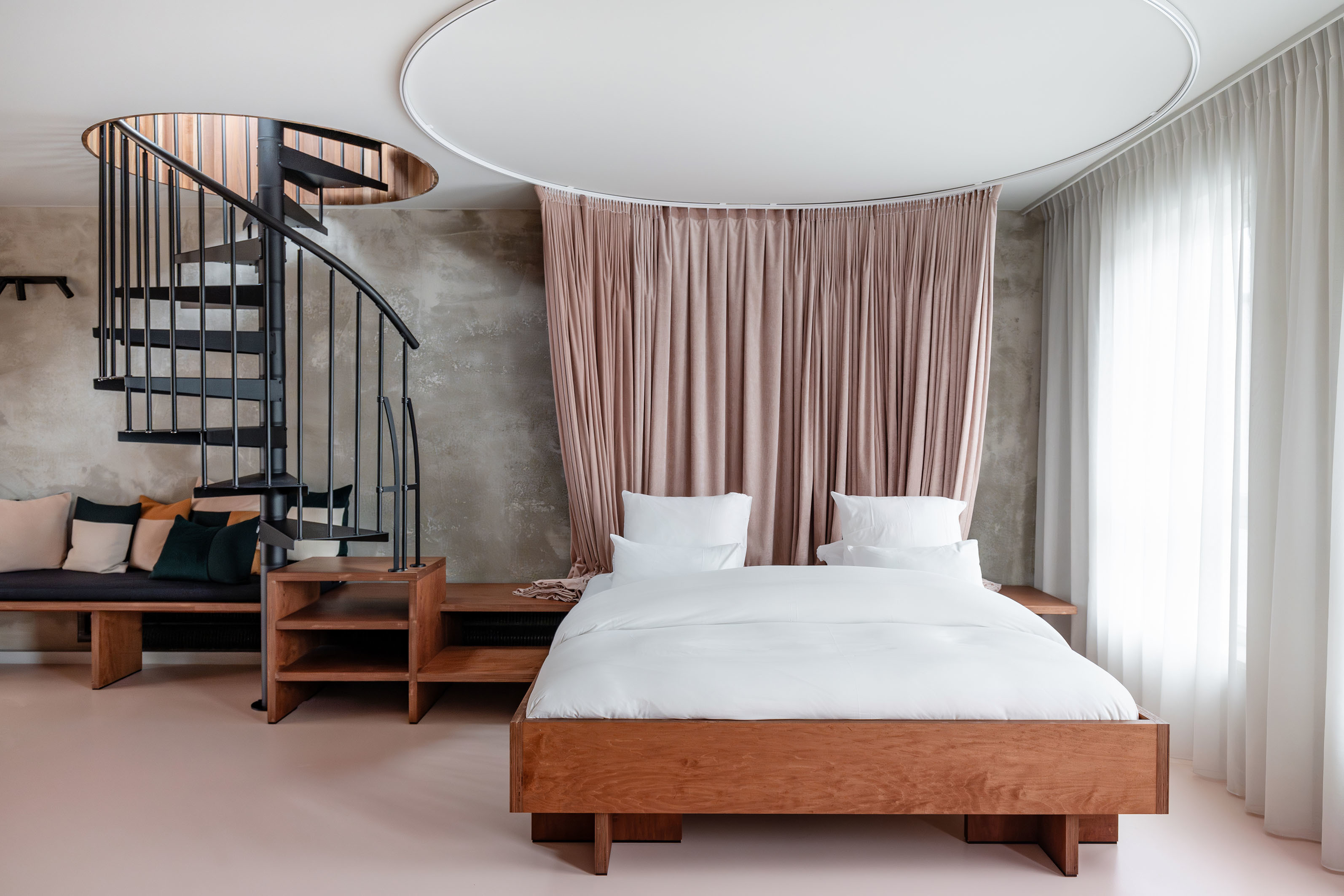 LOW LUCID B bis Cafe Commercial 027