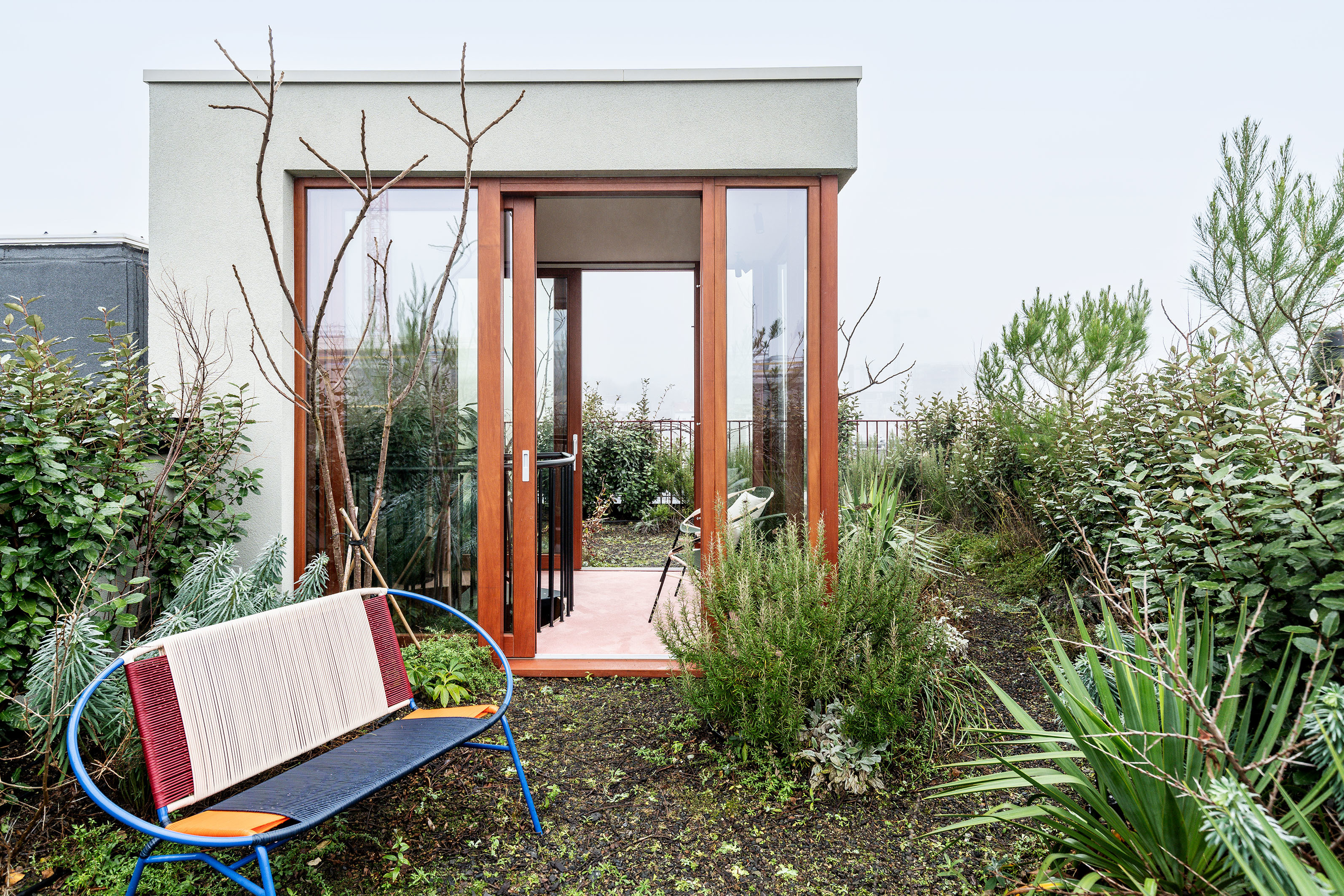 LOW LUCID B bis Cafe Commercial 030