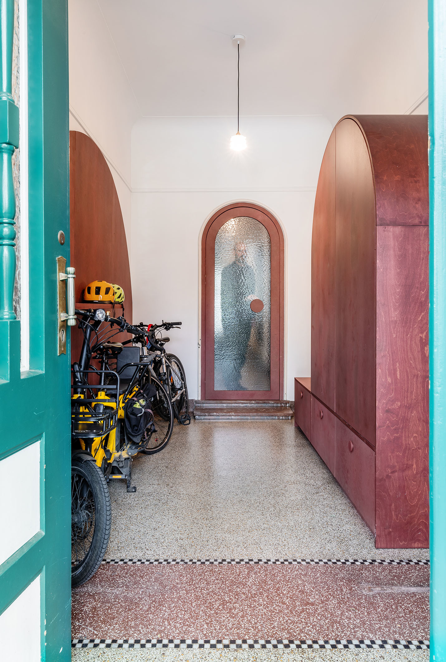 LOW LUCID B bis MB Schaarbeek 01