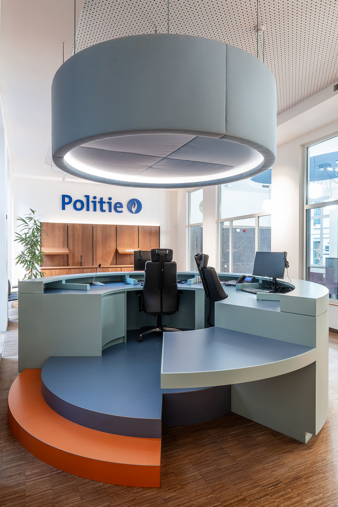 LOW LUCID B bis Politie Lange Gasthuisstr 07