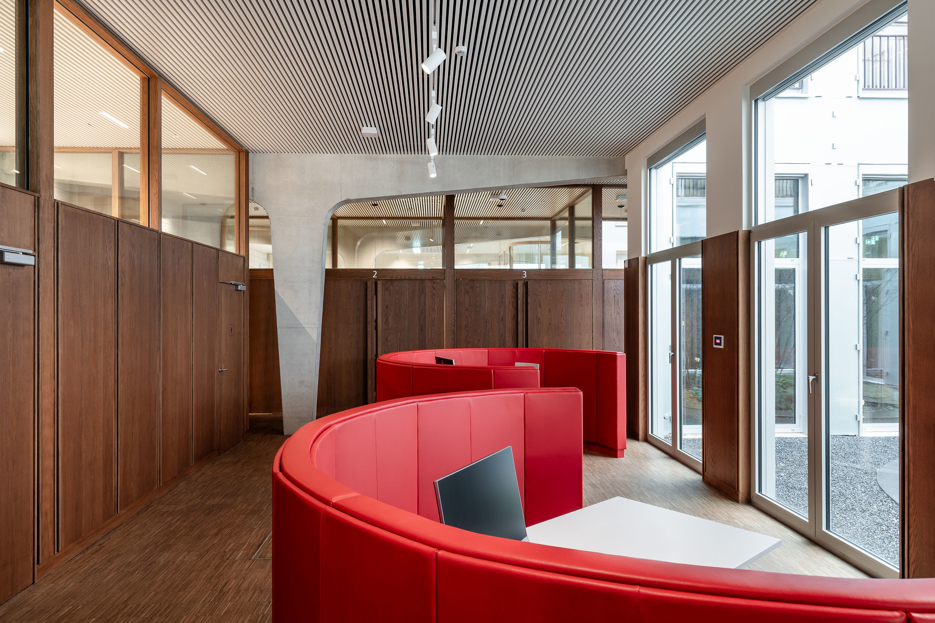 LOW LUCID B bis Politie Lange Gasthuisstr 08