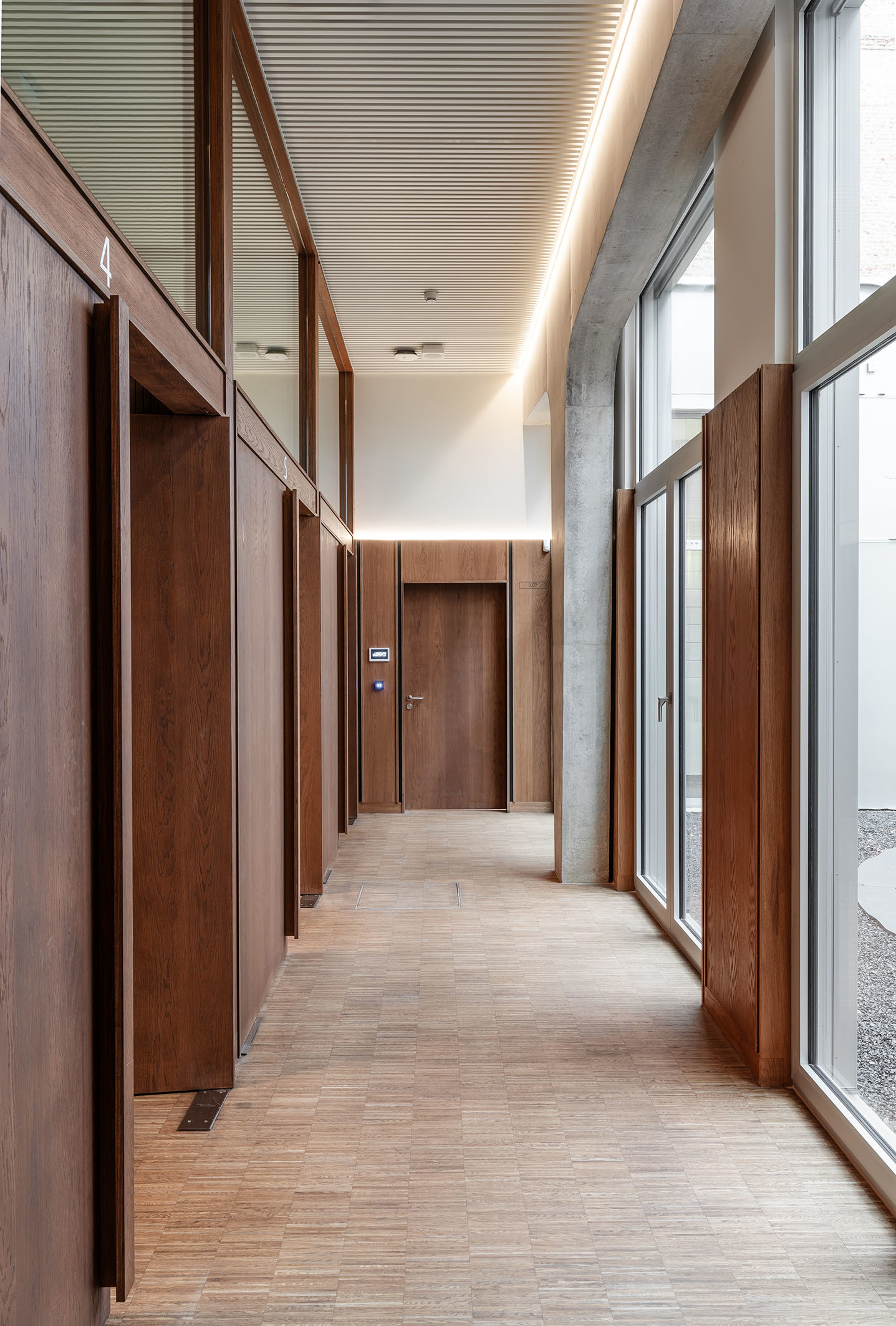 LOW LUCID B bis Politie Lange Gasthuisstr 13