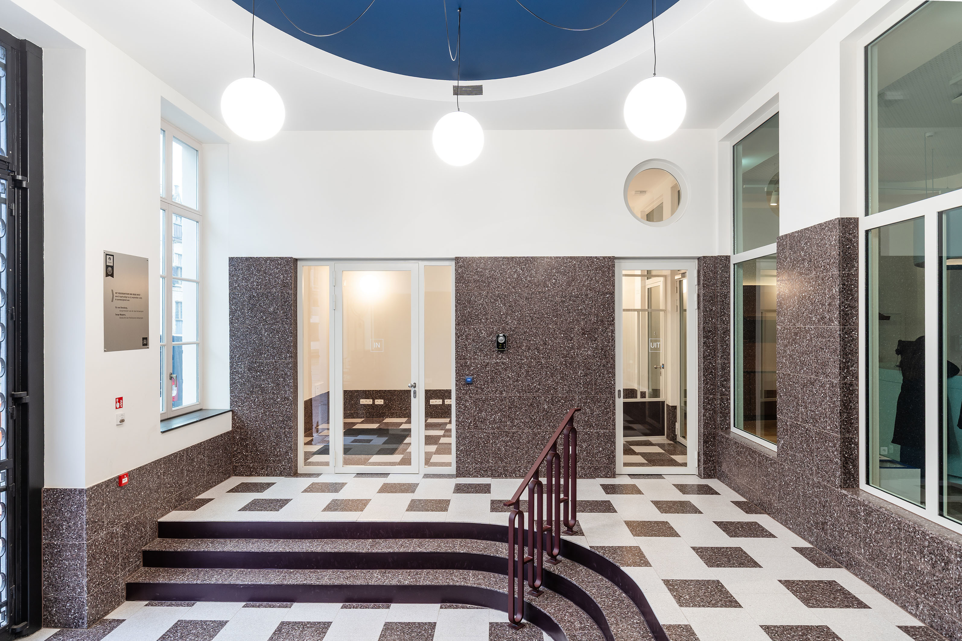 LOW LUCID B bis Politie Lange Gasthuisstr 21