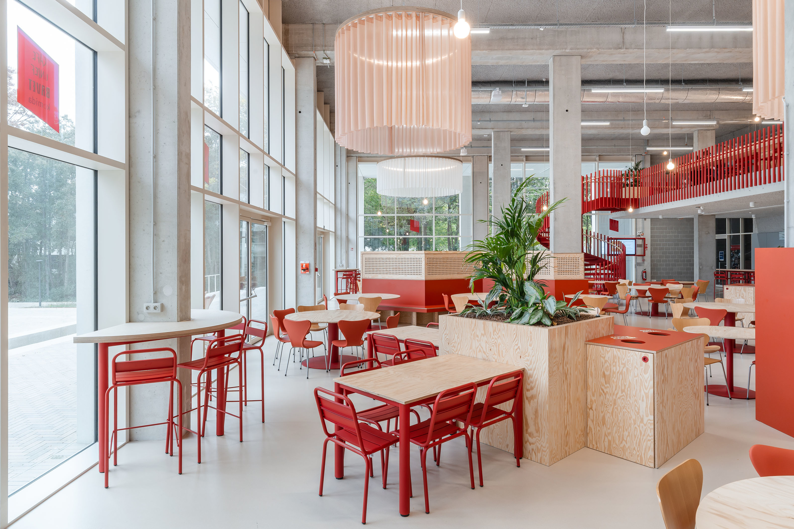 LOW LUCID B bis UA restaurant 04