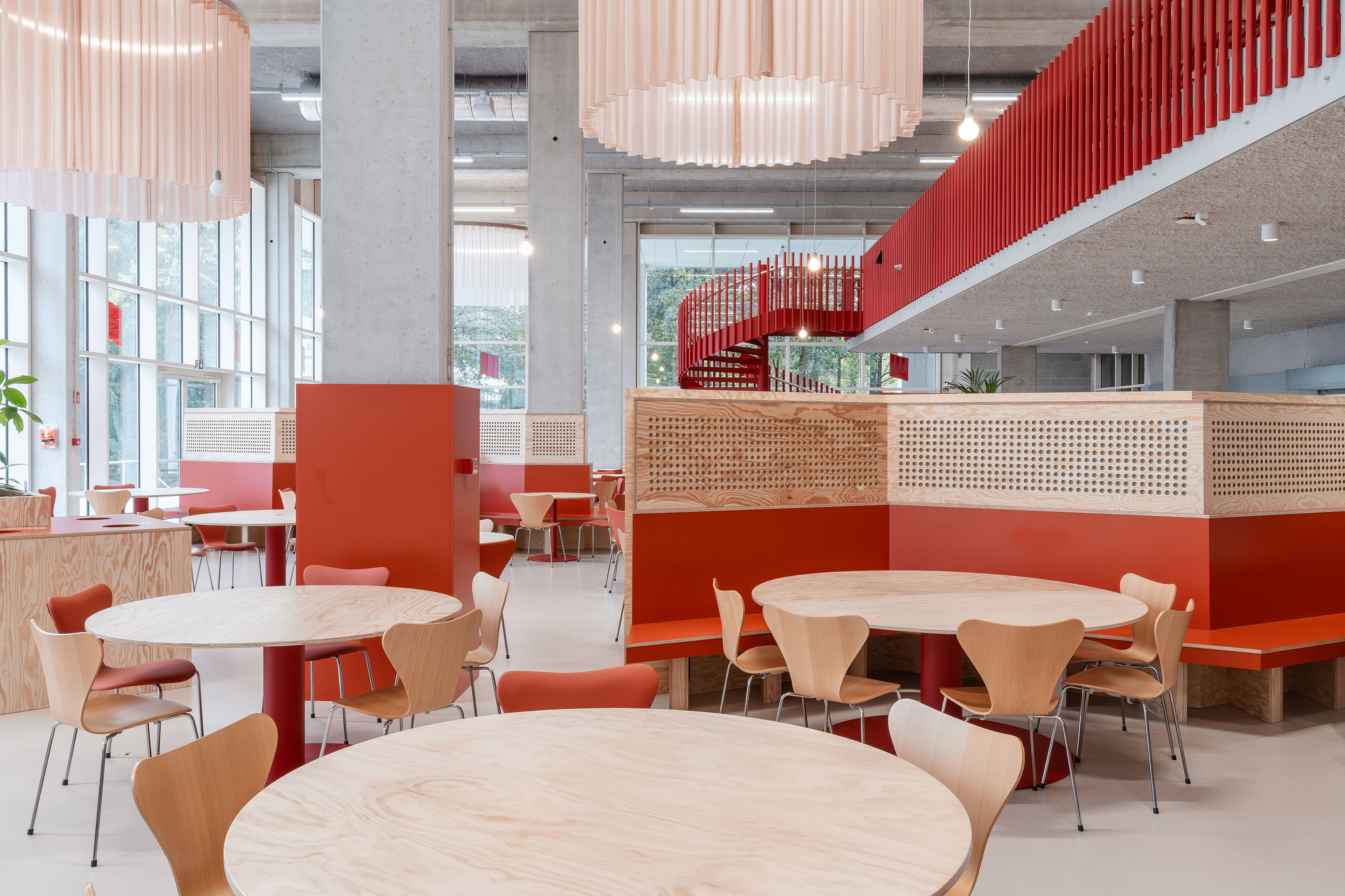 LOW LUCID B bis UA restaurant 07