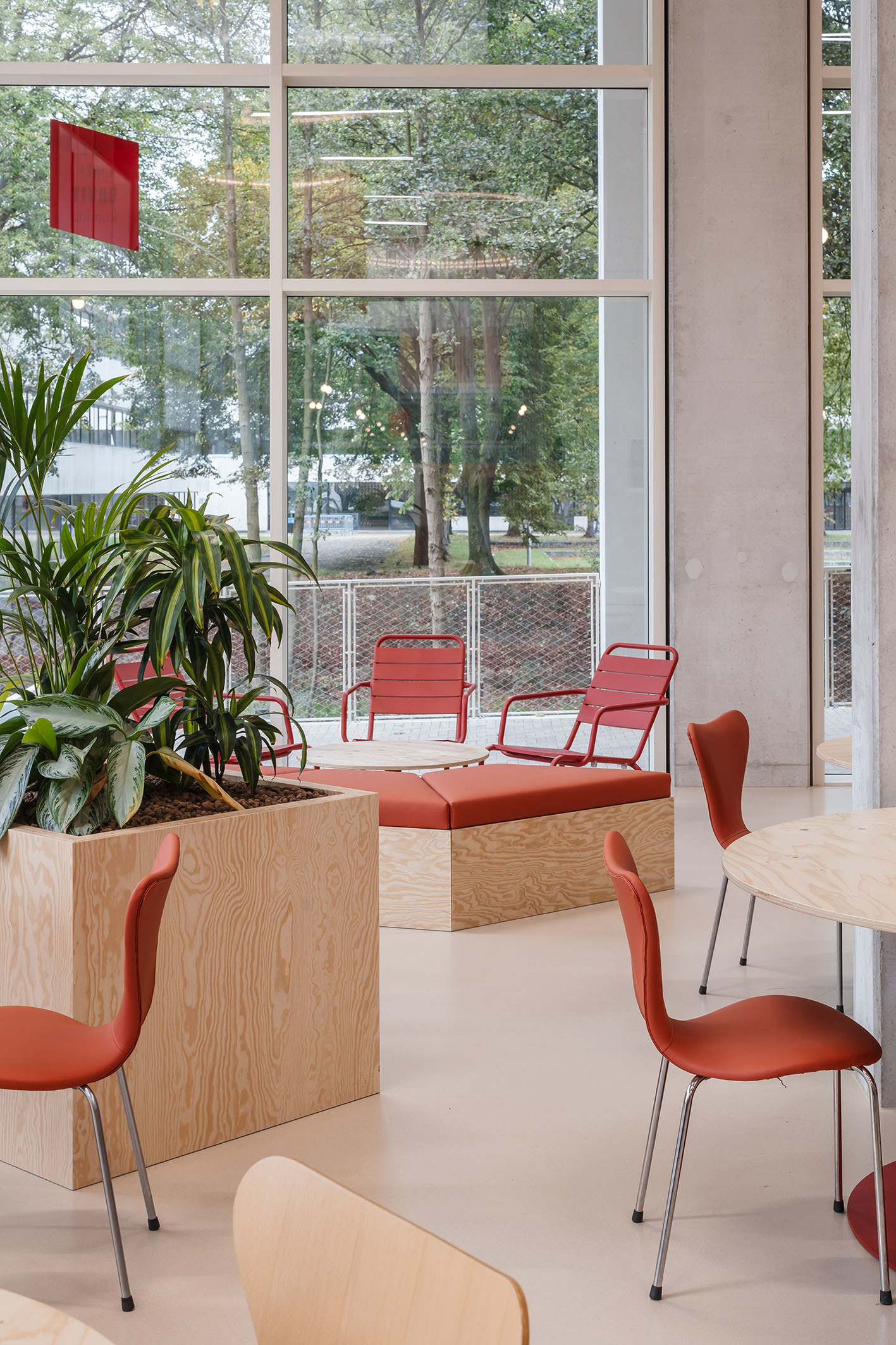 LOW LUCID B bis UA restaurant 26