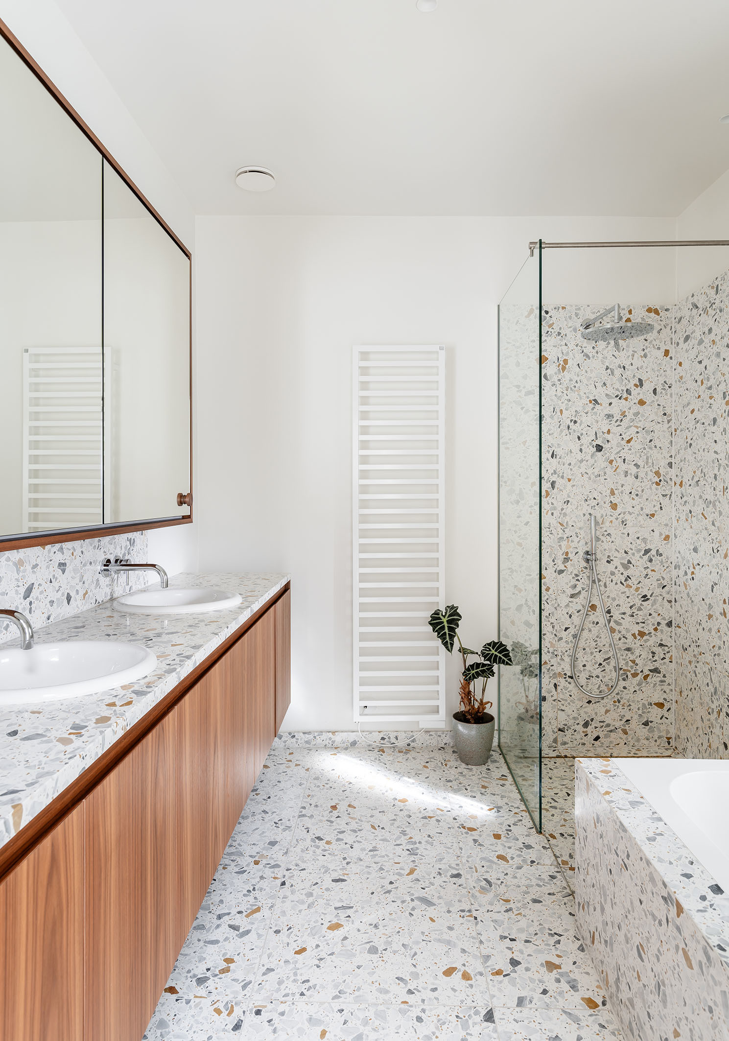 LOW LUCID B bis Zwarte Arend 14