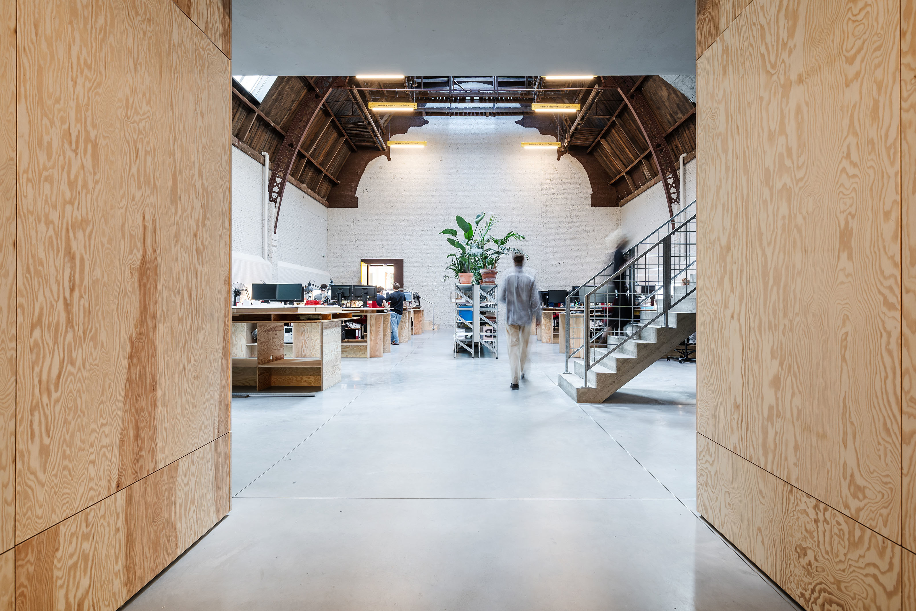 LOW LUCID B cinema 001