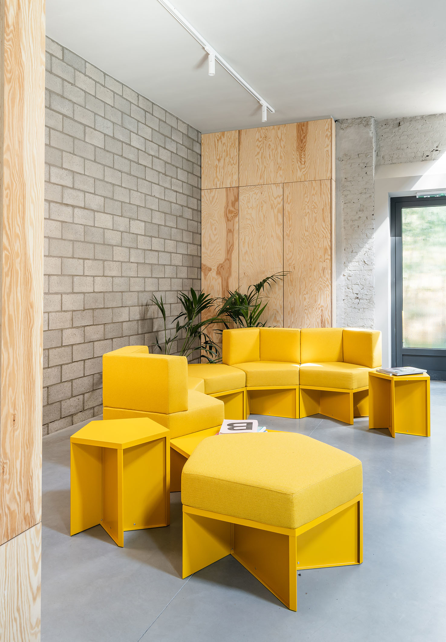 LOW LUCID B cinema 013