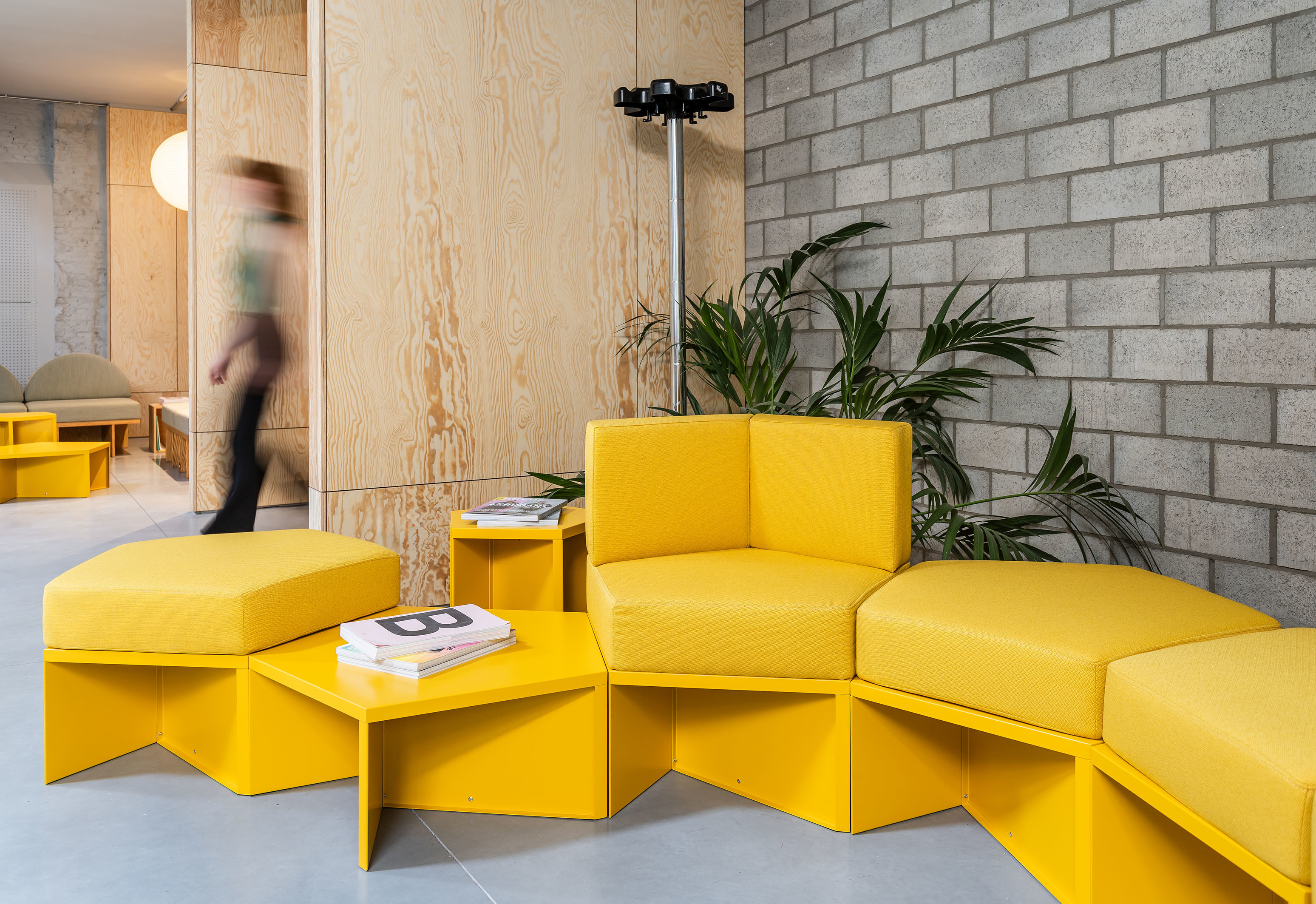 LOW LUCID B cinema 016