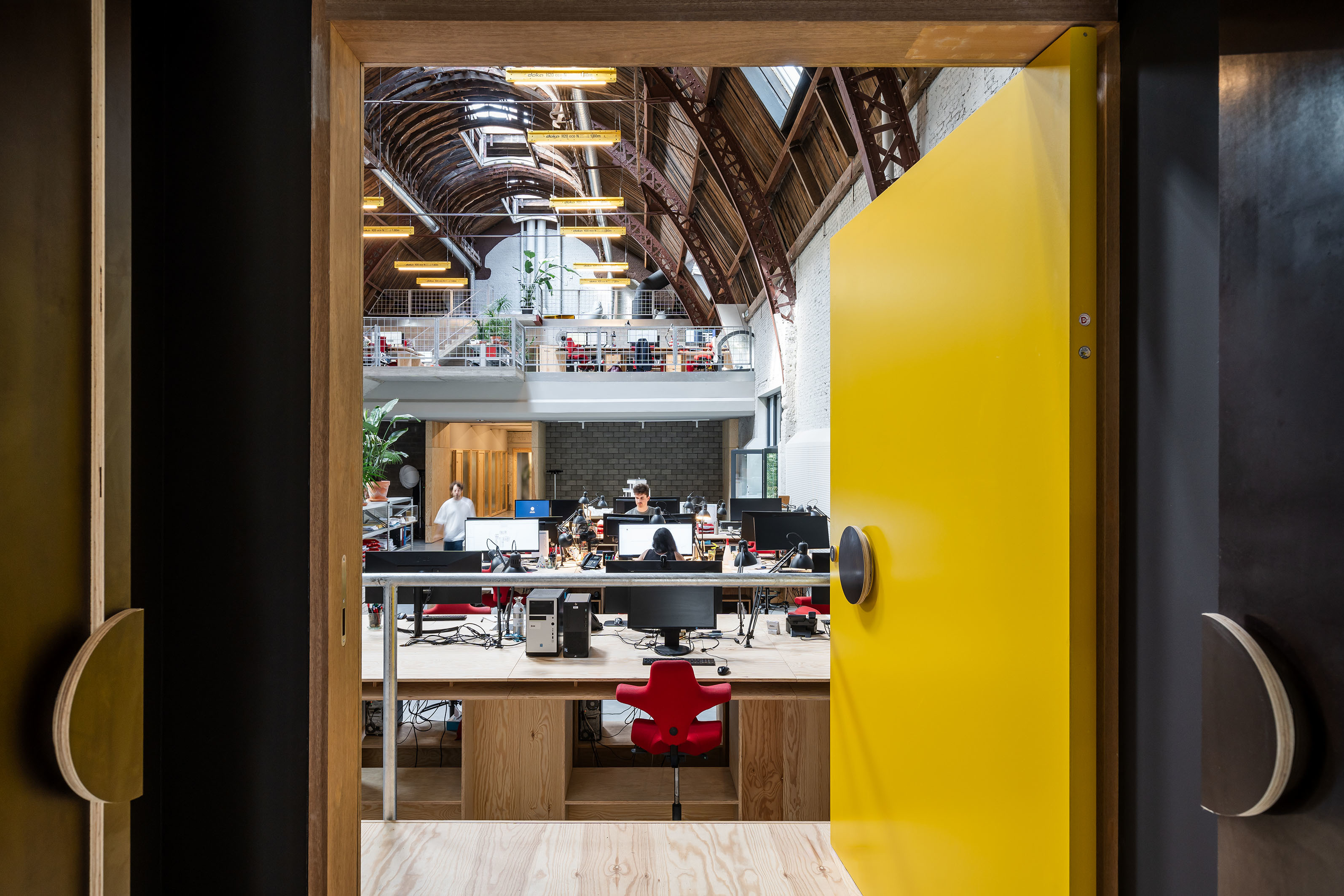 LOW LUCID B cinema 019