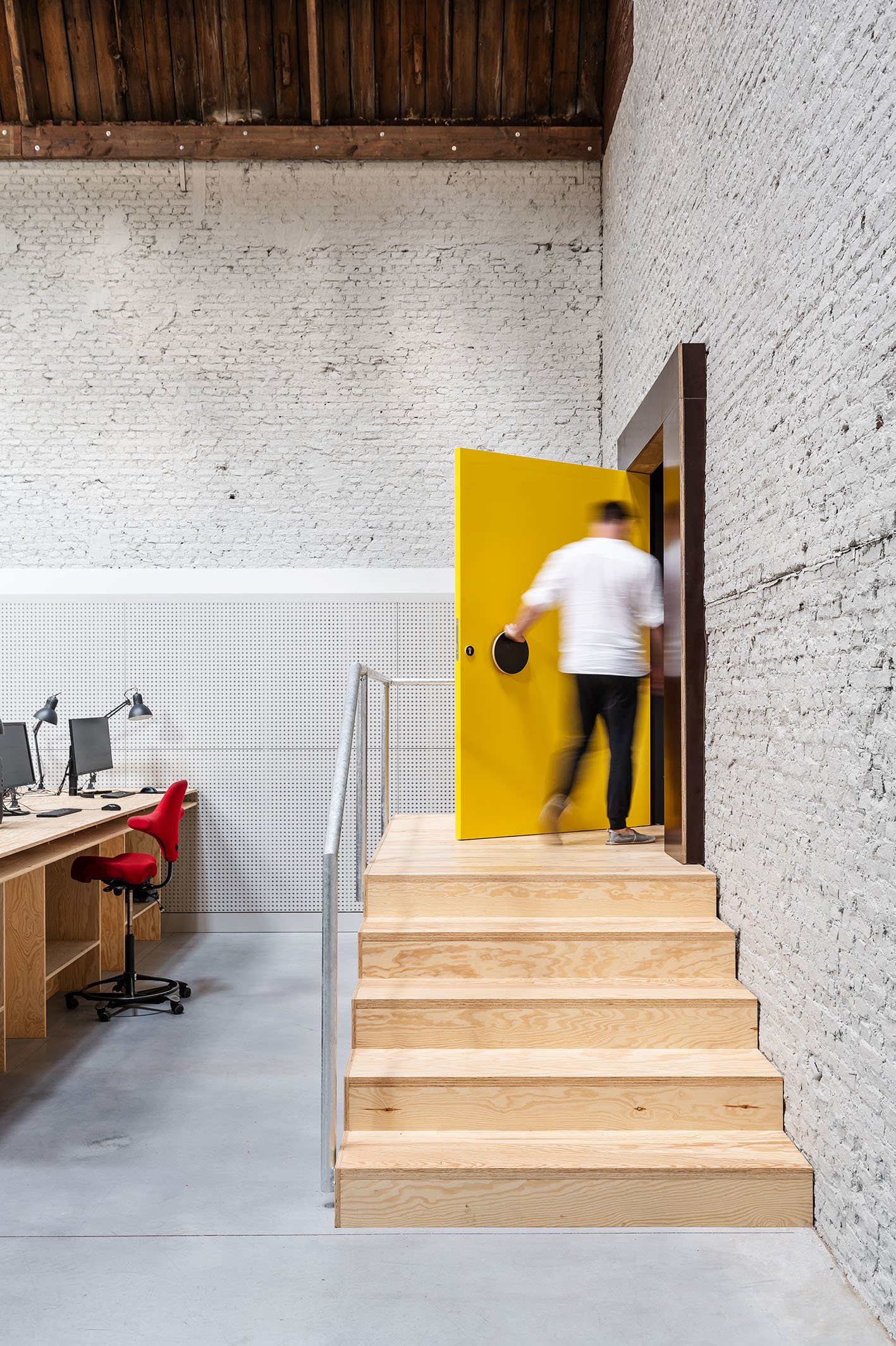 LOW LUCID B cinema 024