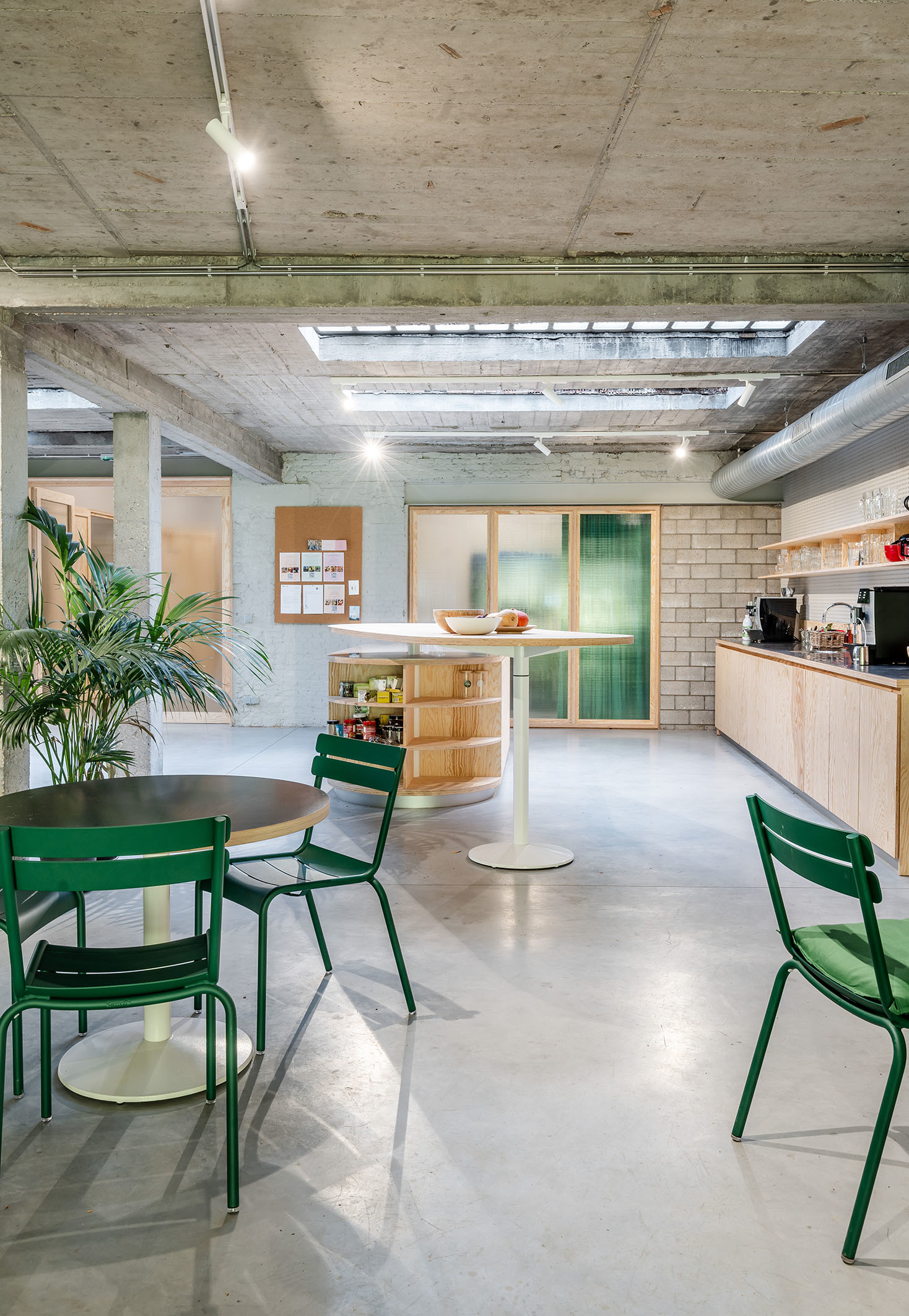 LOW LUCID B cinema 032