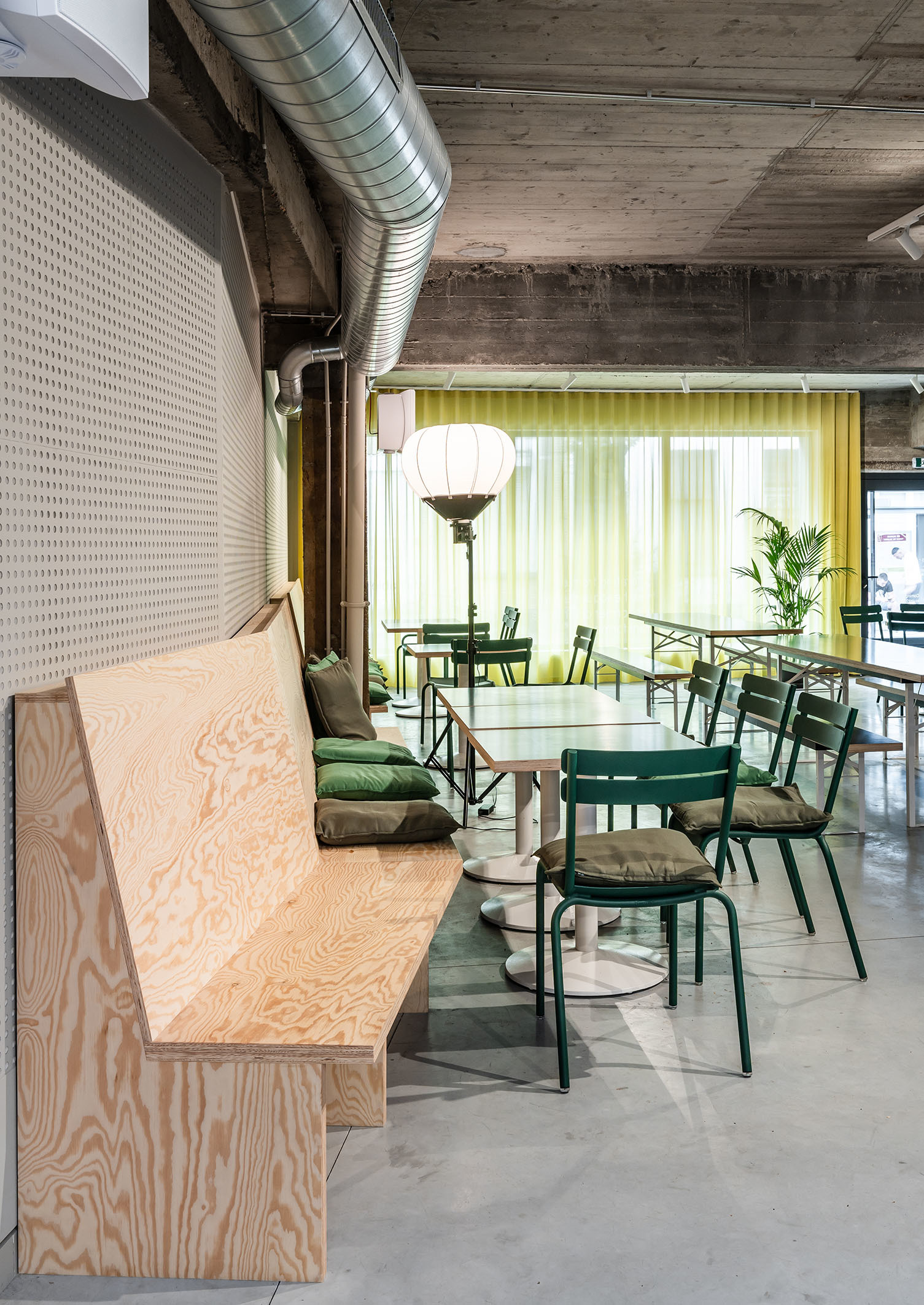 LOW LUCID B cinema 035